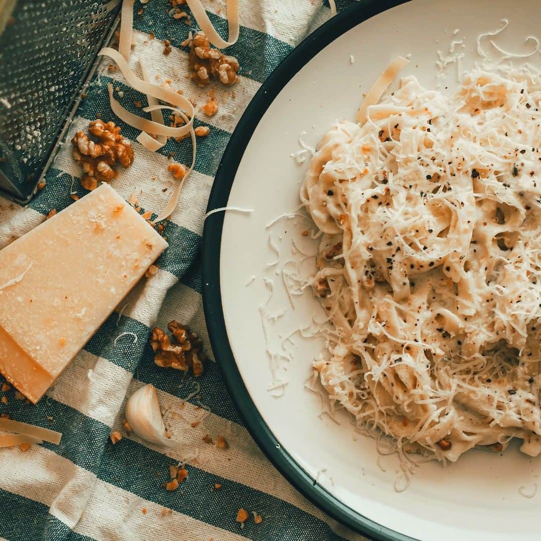 auchan_franceのインスタグラム：「La cuisine italienne est à l’honneur aujourd’hui ! 🇮🇹  Quoi de mieux que notre Parmigiano Reggiano Auchan Bio pour donner du goût à de succulentes Tagliatelles ! 🧀 Et vous, c’est quoi votre plat italien préféré ?  #cheese #parmesan #Italie #journéedelacuisineitalienne」