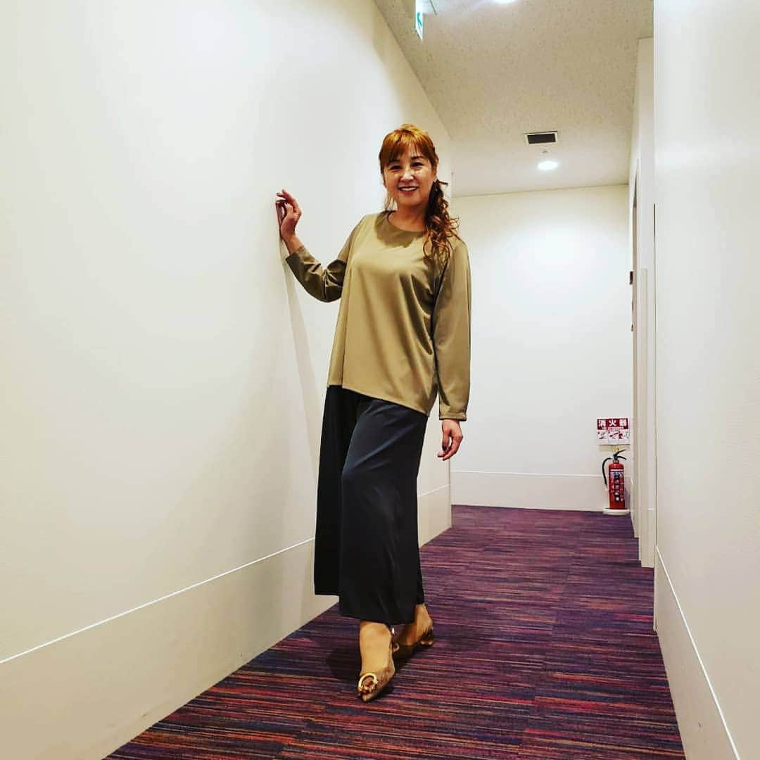 愛華みれさんのインスタグラム写真 - (愛華みれInstagram)「お世話になりました😆👚👠  少しずつ春に近づきつつ❤️😁⤴️⤴️  😍お洋服🎵 @eur３_itokin  😍靴🎶 @randa_pic  いかがでしょうか？  2021も❤️笑顔軽快✴️  どうぞ❤️皆さまも、、、😁⤴️⤴️お楽しみに☀️」1月17日 18時10分 - mireaika