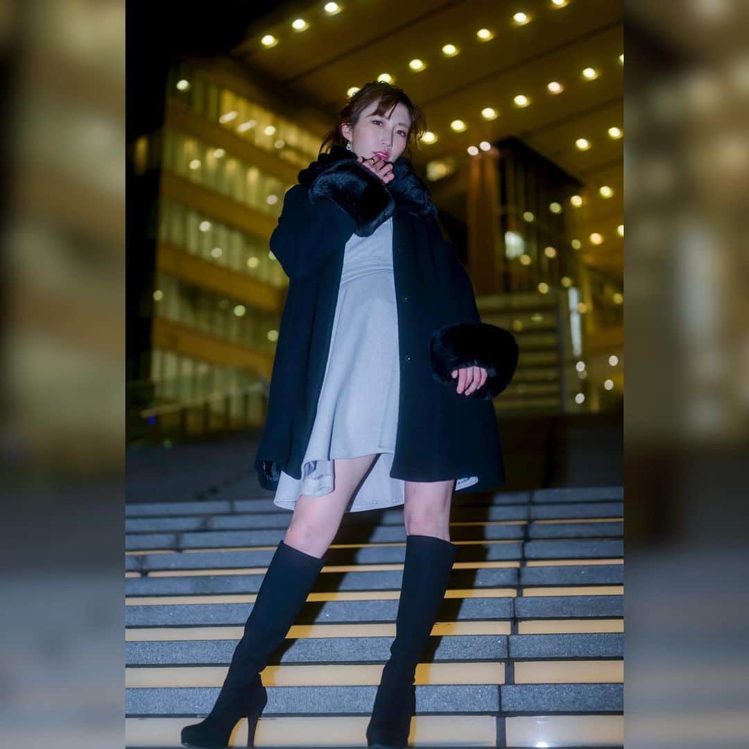 板野優花のインスタグラム：「Photo by @syuwa02 ちゃん ・ ストーリーとかInstagramでは発表したけど この度AOI CHANCE撮影会に出演することが 決定いたしましたー(*´꒳`ﾉﾉﾞﾊﾟﾁﾊﾟﾁ ありがたいことに1月中のスケジュールは ほぼ満枠状態で残り数枠となってます😣💕 ・ 2月は“カメラマンさんにたくさん会えますように月間”にするので 今のところ毎週末出演予定です🙇‍♀️✨ 今月は突然の発表だったので なかなか都合が合わなかった方も 来月以降お会い出来ると嬉しいです😊💓 ・ 今回の出演にあたり色々とご意見などあるかもしれませんが 私の思いはInstagramのハイライト ｢撮影会｣にまとめているのでそちらをご覧ください🙇‍♀️✨ ・ #ポートレート #関西モデル #サロンモデル #イベントMC #撮影会モデル #ポトレモデル #カメラマンさんと繋がりたい #美容師さんと繋がりたい #有名になりたい #イベントmc #関西タレント #ポートレート好きな人と繋がりたい  #美脚 #ポートレートしま専科 #スタジオ撮影 #夢を叶える  #好きな仕事で生きていく #イルミネーション #イルミネーションポートレート #ハーフアップアレンジ #snidel #japanesegirl」