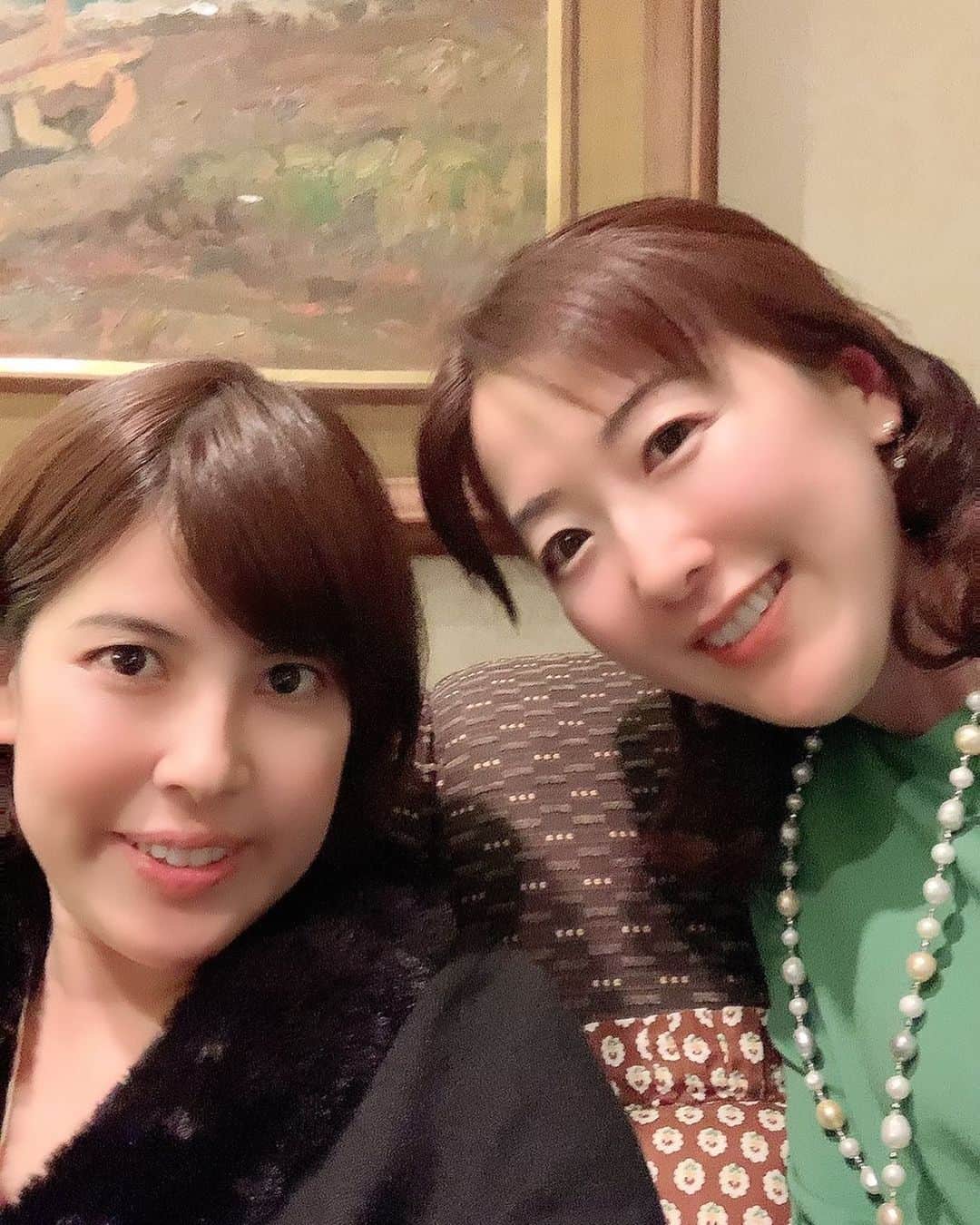 前田真里さんのインスタグラム写真 - (前田真里Instagram)「たまには、妹との写真を🤗  電話の声は、ほぼ同じです笑  今日は、冷え込んでいますね💦  お互いあたたかくして 過ごしましょうね✨✨  #sister #selfie #photo #snap」1月17日 12時45分 - maedamari