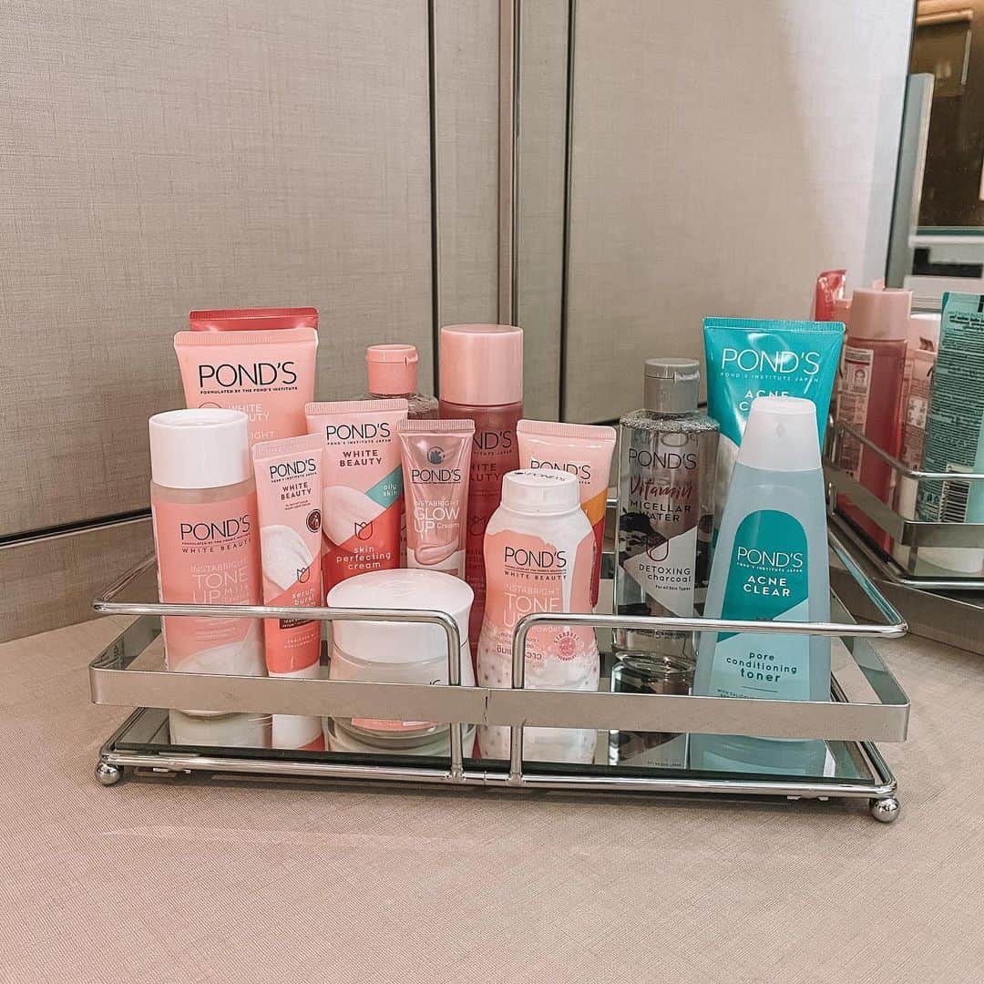 ジュリア バレットのインスタグラム：「new corner 🤍 @pondsph」