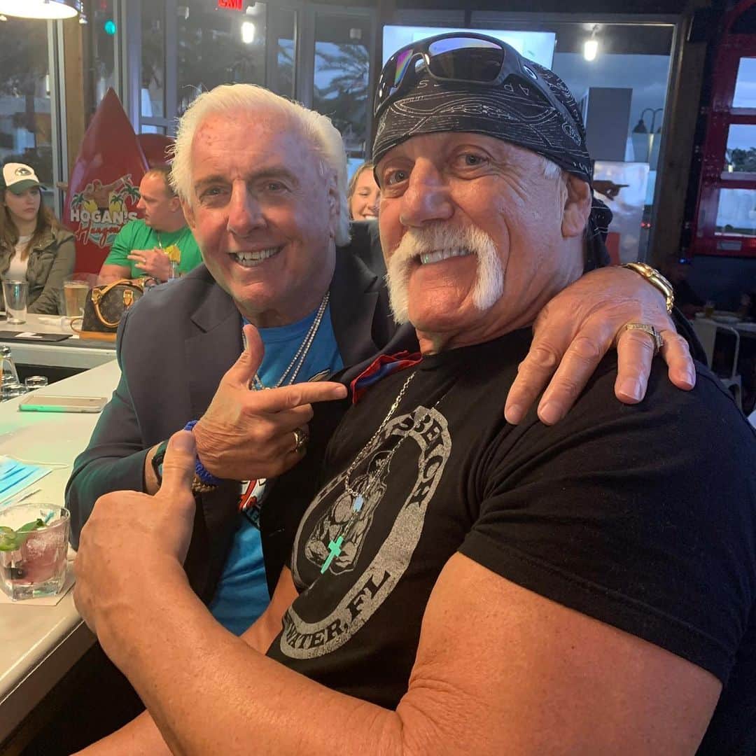 ハルク・ホーガンのインスタグラム：「Rolex wearin, diamond ring wearin, kiss stealin, whoo, wheelin dealin, limousine ridin, jet flyin, son of a gun and I’m havin a hard time holdin these alligators down!!! #RicFlair #hulkhogan  #hogansbeachshop #clearwaterbeach」