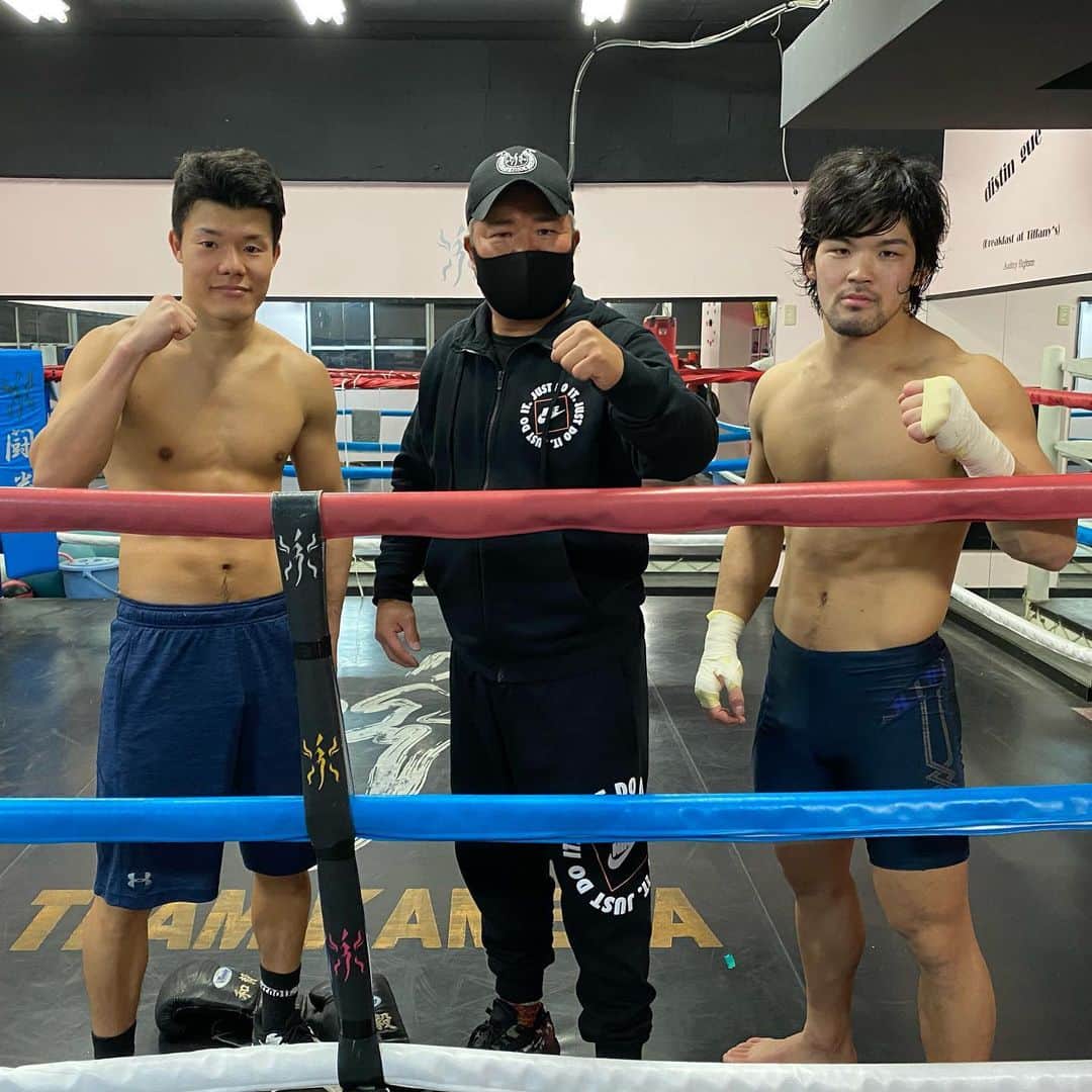 亀田和毅さんのインスタグラム写真 - (亀田和毅Instagram)「ジムで一緒にボクシングトレーニング！初めてのボクシングやのにめちゃくちゃパンチあった。さすがは柔道オリンピック金メダリスト^_^ また一緒に練習しよう！ @ono0203 @kameda033」1月17日 12時49分 - tomokikameda