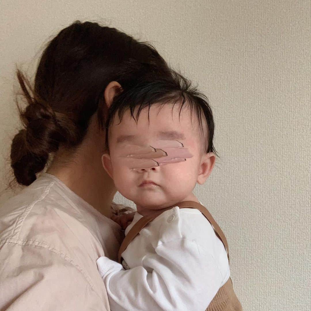 菅谷梨沙子さんのインスタグラム写真 - (菅谷梨沙子Instagram)「4m. とにかくよく寝る子。 起きてる時はよく笑い、よくおしゃべりをしてくれます🌼 寝返りもあと少しなのですが出来なくて泣くを繰り返してます。笑  #生後4ヶ月#女の子#次女」1月17日 12時51分 - risako_sugaya