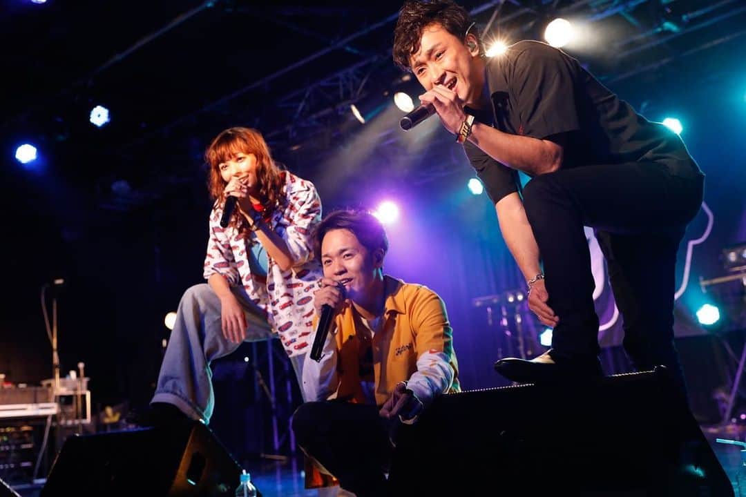 としみつのインスタグラム：「1.16 TTJ LAND@新宿blaze  直前での無観客配信LIVEとなってしまったけれどすごく楽しく歌えました！  どんな形であれ、自分たちの曲を皆さんに発信できる事に感謝です。  画面越しのあのわちゃわちゃ、実際の会場だと想像の何倍もパワーがあります。その時が来たら是非感じに来てください！  ありがとうございました😊  2/1まで視聴可能なアーカイブチケットも販売してますので気になる方は是非！  #ttj  #TTJ」