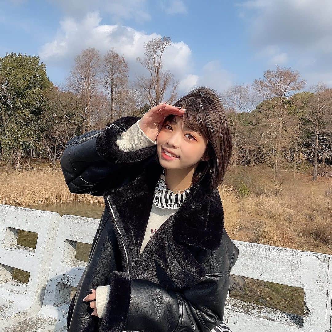 神田萌衣のインスタグラム：「近所の公園にお散歩🚶‍♀️﻿ 珍しくロング丈のワンピ着ました🦓❤︎﻿ ﻿ たまにはありだよねこーゆーのも👩🏻﻿ それにしても風強すぎんのよ笑﻿ ﻿ ﻿ ﻿」