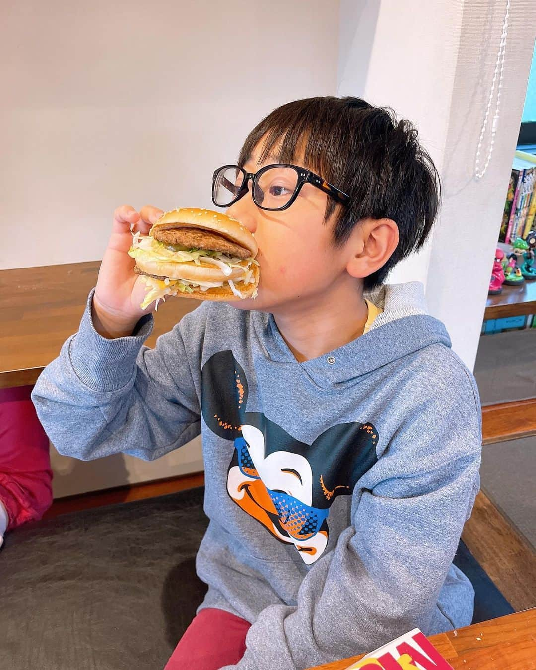 みきママさんのインスタグラム写真 - (みきママInstagram)「【ランチはマックです！！】  今日は朝から子供達、勉強していたので、ランチはリクエストのマックにしました✨✨✨  食べ終わったら好きなだけゲームです🤗  ママは頑張ってる子には応援するぞ〜‼️  #みきママ　#マック　#お勉強」1月17日 13時10分 - mikimama_official