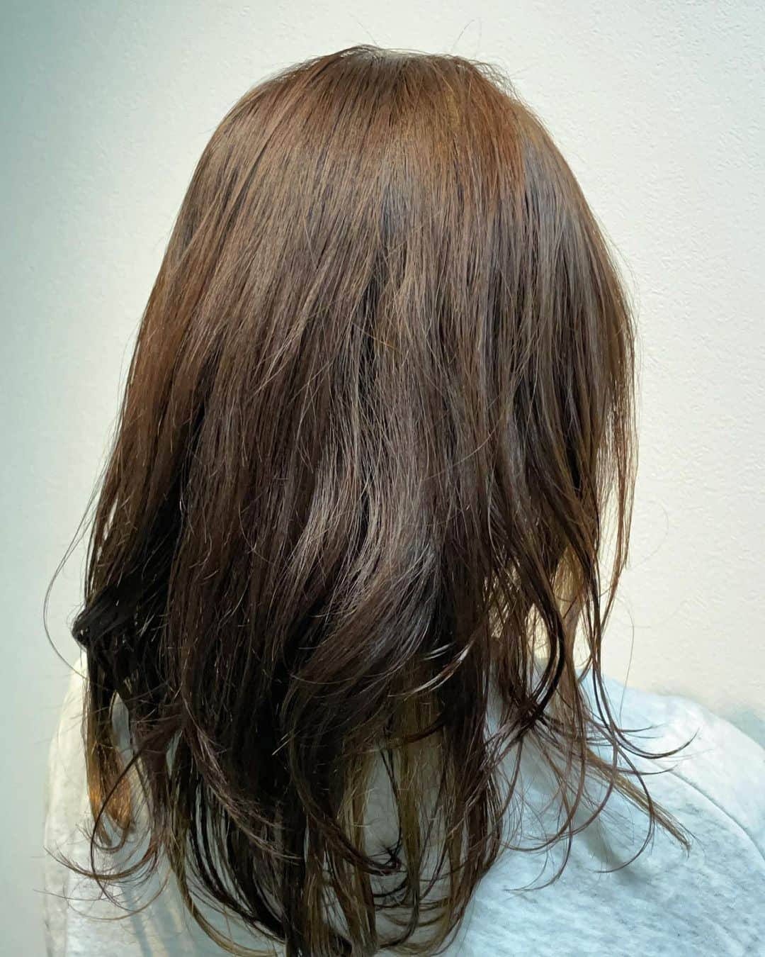 田中優衣さんのインスタグラム写真 - (田中優衣Instagram)「年明け初のトリートメント。 あさひさんありがとうございます😊 2枚目がいたんだ髪の毛 3枚目がやった後。  何もケアできてなくて まとまらなくなって。 駆け込んだ。  #akamee  #トリートメント #アカトリ　#艶髪　#美髪」1月17日 13時22分 - heisei_8nen