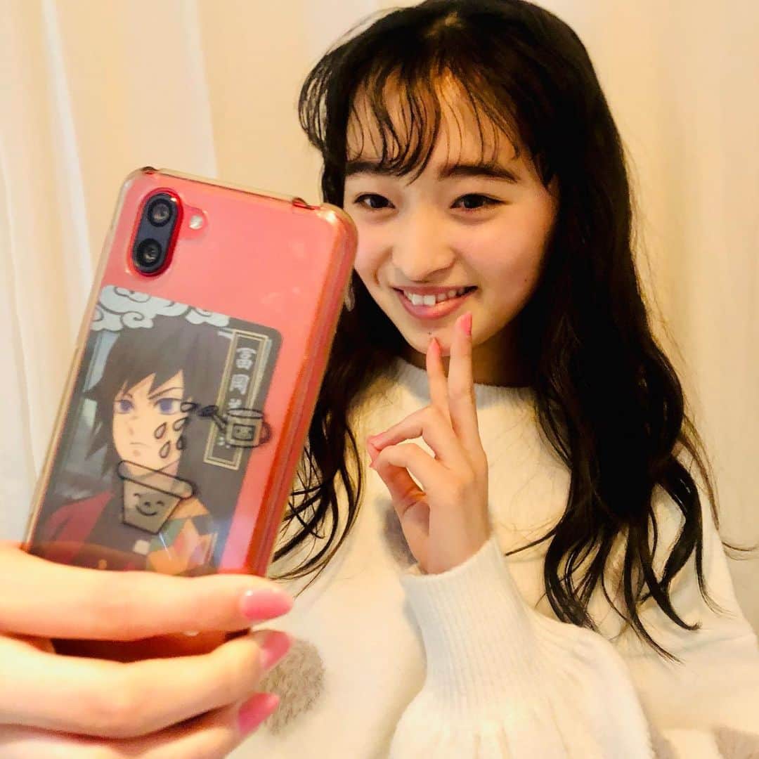 ニコ☆プチのインスタグラム：「💙 推しをスマホにいれてる子😉💓  #八木珠梨」