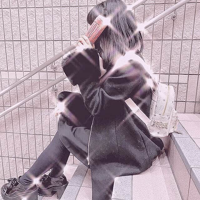 加藤咲希のインスタグラム：「✧︎ 他人の承認欲求否定して てめえの平穏守ってんなよ 私は私が認めた私を認めさせたい 何が悪い . GIRL'S GIRL/大森靖子さん . . #加藤咲希 #かとぅ #かとっこ🐱🌸 #量産型コーデ #量産型 #量産 #量産型加工 #地雷女 #地雷系女子 #地雷 #地雷コーデ #雰囲気女子 #雰囲気だけ #雰囲気詐欺 #05line #05 #ジラジョ」