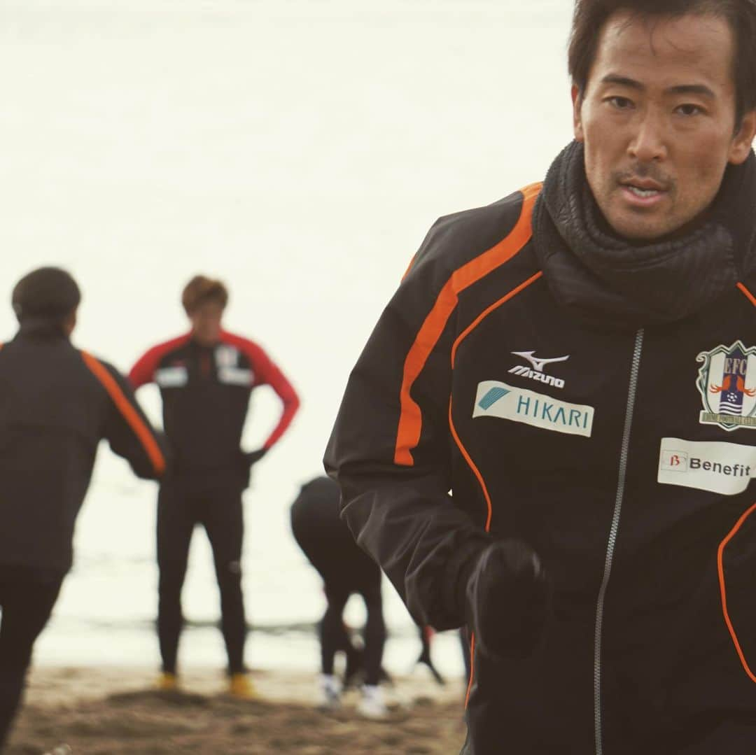 愛媛FCさんのインスタグラム写真 - (愛媛FCInstagram)「DAY4🍊🍊🍊🍊  ハードな砂浜トレーニング🏖🏃🏽‍♂️  #ehimefc  #愛媛FC #アオアシ #首元からちょこっと」1月17日 13時45分 - ehimefc12