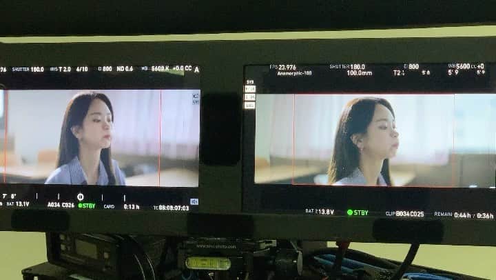 ウォン・ジナのインスタグラム：「. D-1 내일 밤9시 JTBC🌛 다른 약속은 잡지 마요💋」