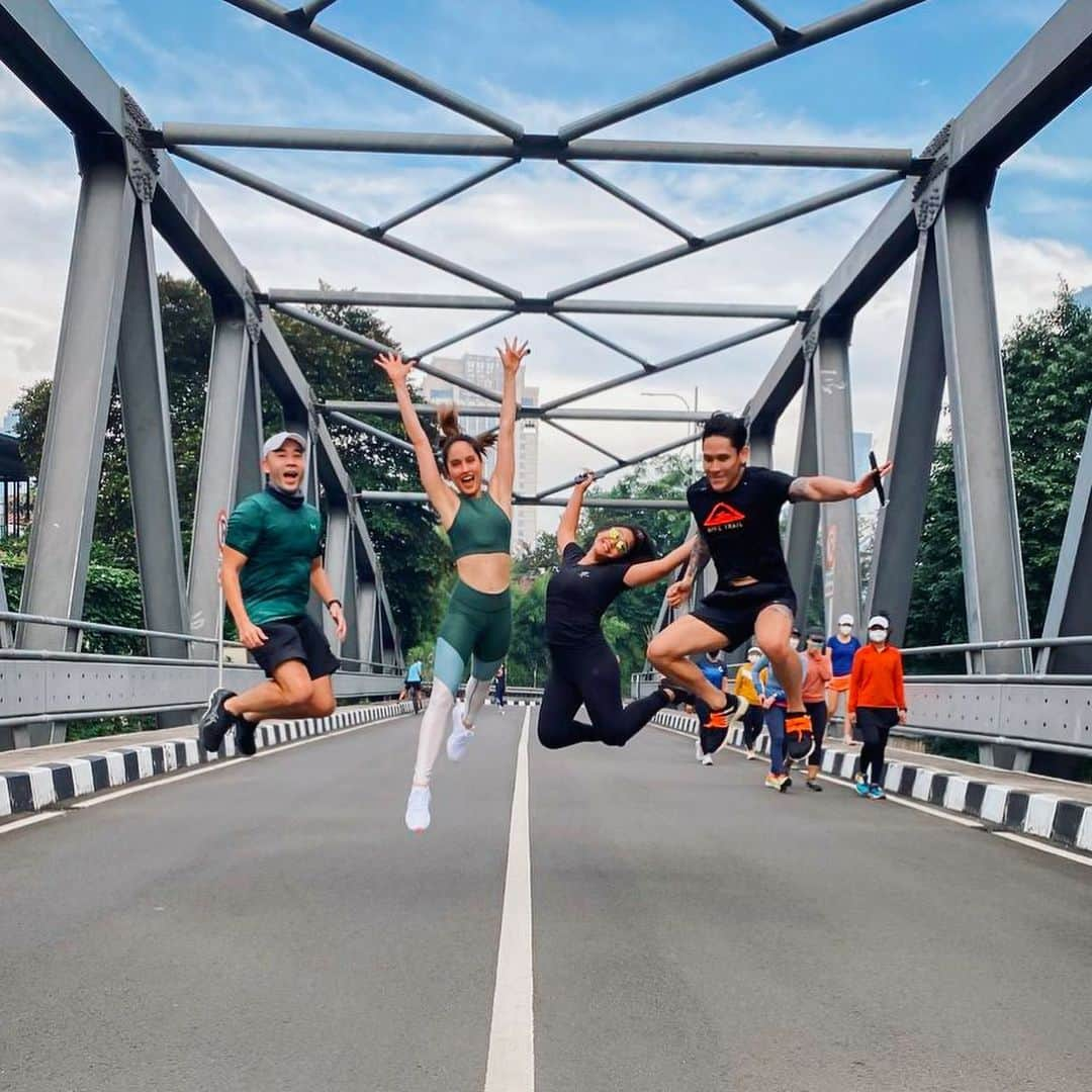 Cinta Lauraさんのインスタグラム写真 - (Cinta LauraInstagram)「Another successful 11km run! 🔥 • Apa kegiatan kebiasaan kamu di hari minggu? ☀️ • #cintalaurakiehl #kiehlers」1月17日 13時53分 - claurakiehl