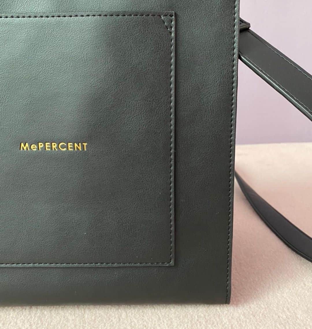 Me%さんのインスタグラム写真 - (Me%Instagram)「🧡NEW IN🧡 人気のスクエアハンドルショルダー！ 春色になってカムバック🌼  🏷スクエアハンドルショルダー¥2,970(tax in)  ✔︎使いやすいスクエアデザイン ✔︎500mlのペットボトルがすっぽり入るサイズ感 ✔︎高見えするのに、お手入れ便利なフェイクレザーが嬉しい🙆‍♀️  #mepercent #me_percent #ミィパーセント #バッグ #スクエアバッグ #ショルダーバッグ」1月17日 14時00分 - me_percent