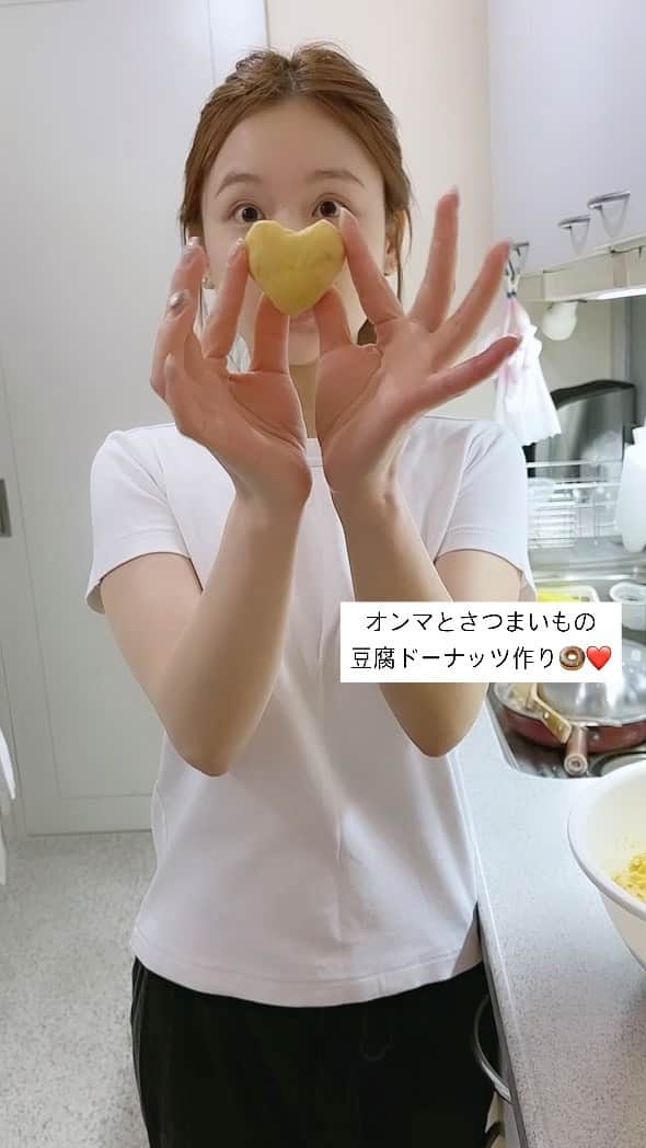 ひよんのインスタグラム：「オンマとさつまいもの豆乳ドーナッツ作り🍩❤️」