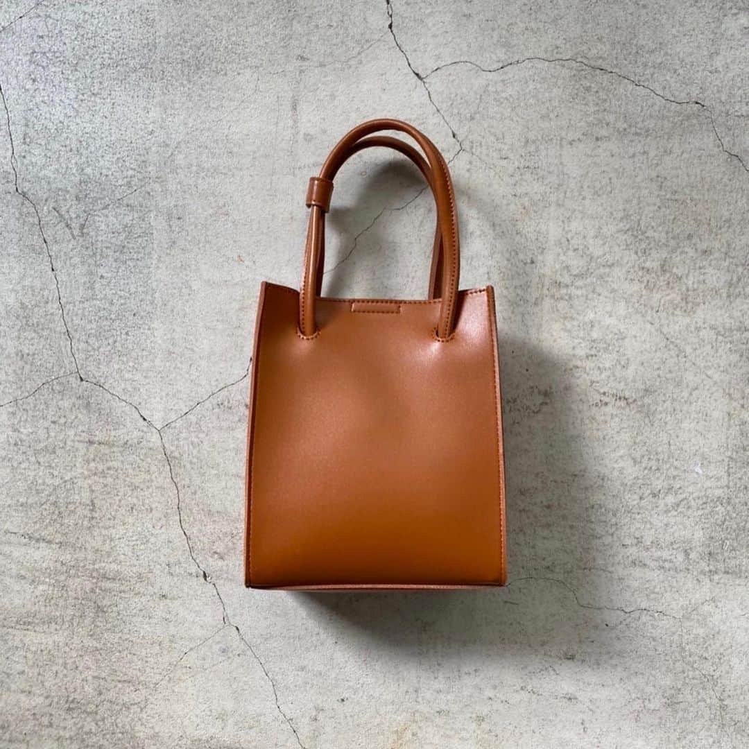 Me%さんのインスタグラム写真 - (Me%Instagram)「🧡NEW IN🧡 使い方イロイロ！ PVC素材とのコンビがおしゃれなマルチウェイバッグ👜  🏷PVCマルチウェイバッグ¥3,190(tax in)  1.PVCとフェイクレザーを重ねたままで 2.フェイクレザーバッグだけでも 3.PVCバッグだけでも 使えちゃう🙆‍♀️  ショルダーも取り外しができてハンドバッグとしても使えるから、便利💕  #mepercent #me_percent #ミィパーセント #バッグ #マルチ #pvc #フェイクレザー #ショルダーバッグ #ハンドバッグ」1月17日 14時15分 - me_percent