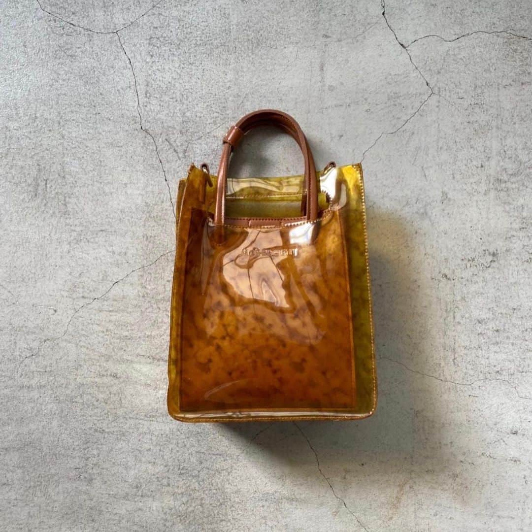 Me%さんのインスタグラム写真 - (Me%Instagram)「🧡NEW IN🧡 使い方イロイロ！ PVC素材とのコンビがおしゃれなマルチウェイバッグ👜  🏷PVCマルチウェイバッグ¥3,190(tax in)  1.PVCとフェイクレザーを重ねたままで 2.フェイクレザーバッグだけでも 3.PVCバッグだけでも 使えちゃう🙆‍♀️  ショルダーも取り外しができてハンドバッグとしても使えるから、便利💕  #mepercent #me_percent #ミィパーセント #バッグ #マルチ #pvc #フェイクレザー #ショルダーバッグ #ハンドバッグ」1月17日 14時15分 - me_percent