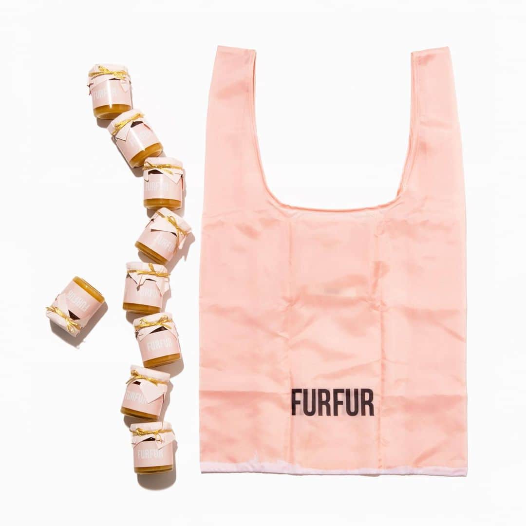 ファーファーのインスタグラム：「【PICK UP】  今の時代に欠かせなくなった エコバッグをFURFURでもご購入頂けます。  ブランドロゴをあしらい、 シンプルに仕上げたエコバッグは、 スタイリングに映えるピンクカラー。  ポケッタブル仕様なので、コンパクトに折り畳んで バッグなどに入れておけば、すぐに使える手軽さも魅力。  bag ¥2,000＋tax  @furfur_official @furfur_official_staff  #FURFUR #ファーファー」