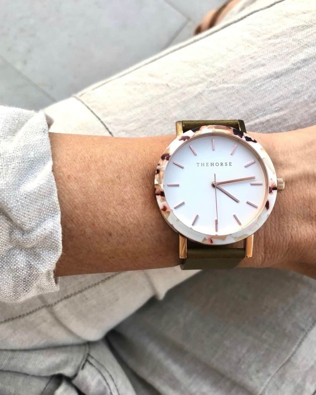 The Horseさんのインスタグラム写真 - (The HorseInstagram)「The Resin watch featuring nougat case, white dial with rose gold indices and a soft, olive leather strap. Tap to shop! #thehorse #theresinwatch」1月17日 14時45分 - the_horse