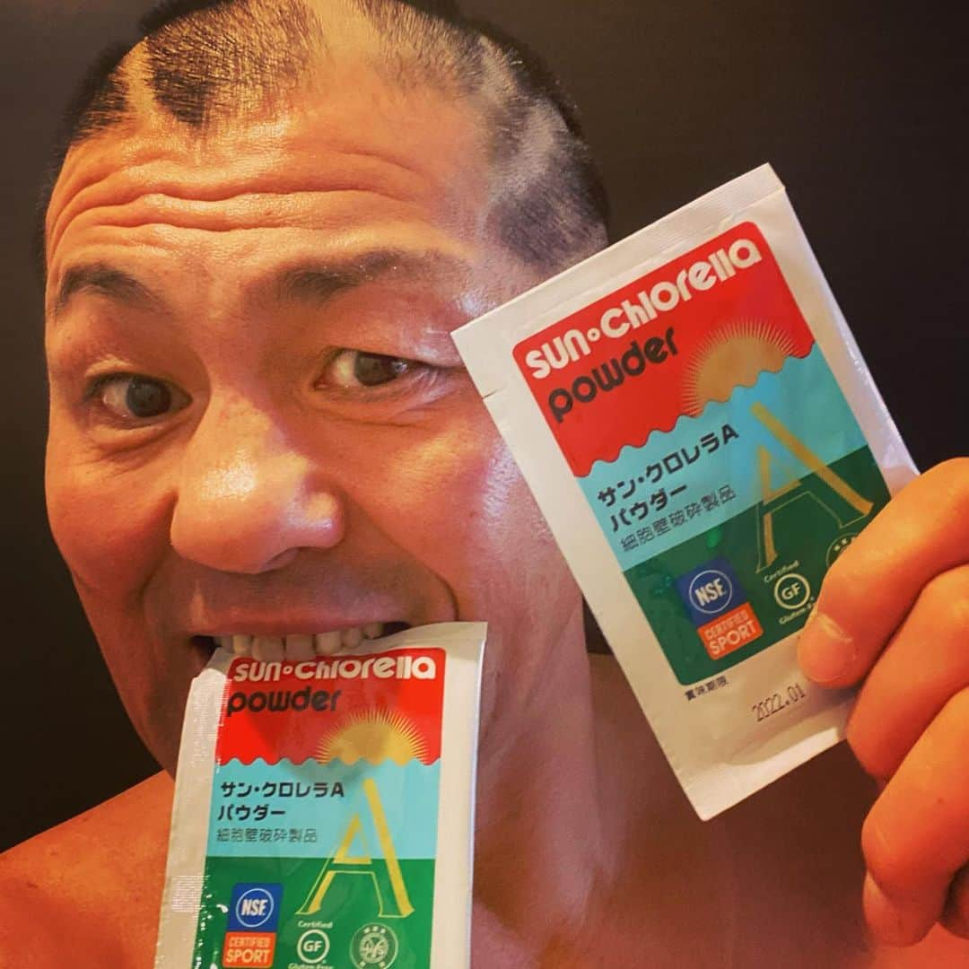 鈴木みのるさんのインスタグラム写真 - (鈴木みのるInstagram)「SUNCHLORELLA  #sunchlorella #クロレラ #サンクロレラ #sunchlorellasport @sport_sunchlorella  天然成分でビタミン、ミネラルをバランスよく摂取出来る優れもの。年齢を重ねキャリアを重ねてきたからこそ、毎日口に入れるものにはこだわりたい。今日も絶好調で走り回る！」1月17日 14時45分 - suzuki.d.minoru