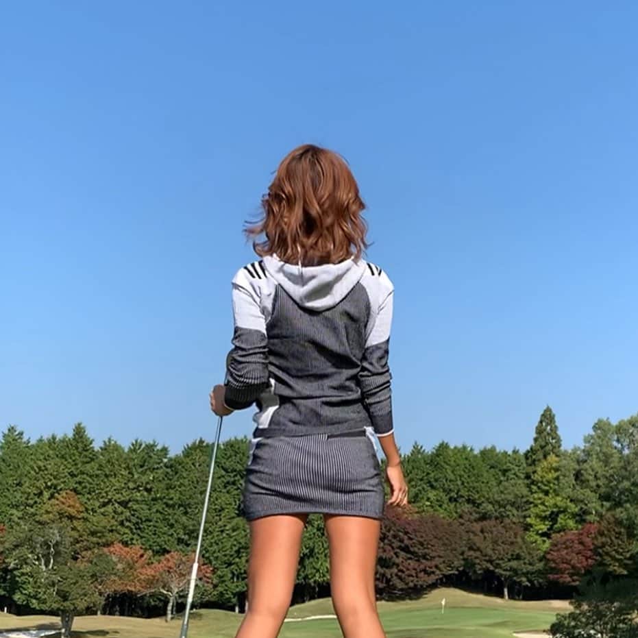 RIKAのインスタグラム：「throwback..last summer⛳️  #golf #golfstagram #golfswing #golflife #golfgirl #golfwear #golfcourse #golfaddict #ゴルフ #ゴルフ女子 #ゴルフウェア #ゴルフスイング #ゴルフコーデ #ゴルフ好きな人と繋がりたい　#adidas #adidasgolf  #万壽ゴルフクラブ #万壽ゴルフ倶楽部」