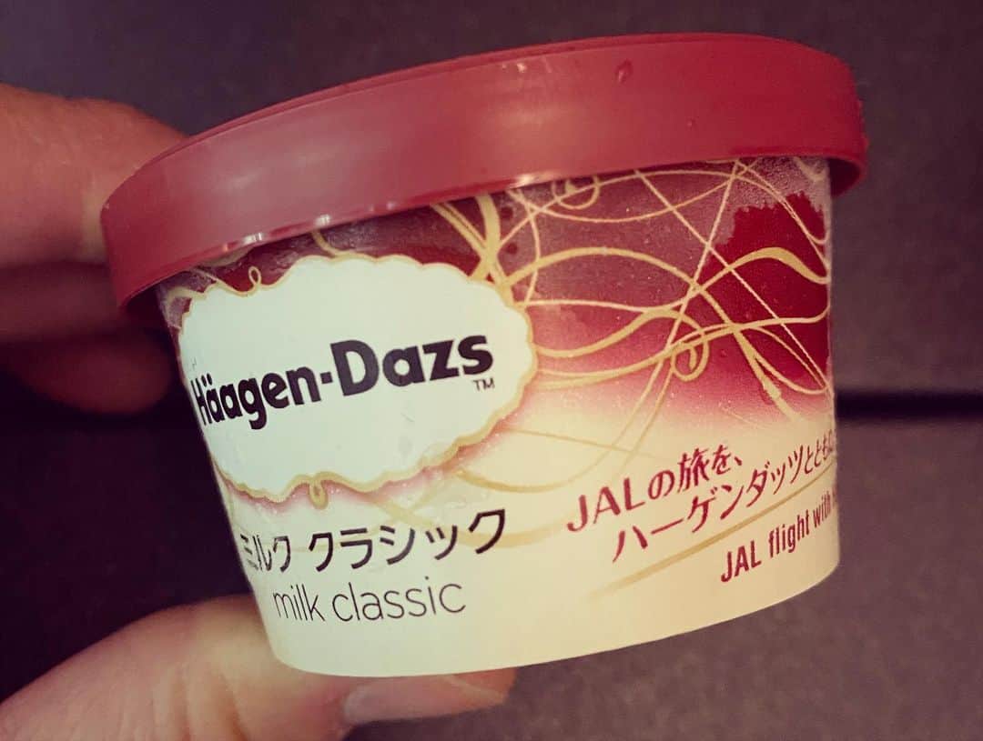 宇野薫さんのインスタグラム写真 - (宇野薫Instagram)「まさか！？機内で、 ワールドプロレスリングが 見られるなんて  #JAL #日本航空  #ワールドプロレスリング  #新日本プロレス  デザートはJAL #ハーゲンダッツ」1月17日 15時27分 - caoluno