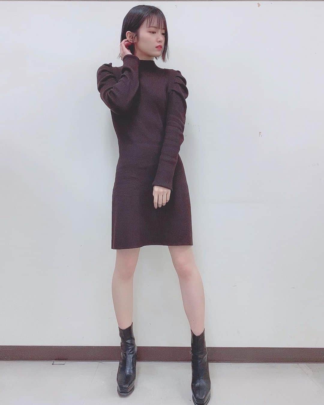 のインスタグラム：「🎀﻿ ﻿ 今日のお洋服です✨﻿ プチプラのニットワンピ👗﻿ ただ、Sサイズを買いたかったのに間違えてMサイズを買ってしまい、少しぶかぶかなんです…😇﻿ 袖はおってきました😂﻿ ﻿ ブーツは相変わらずお気に入りのものです👐﻿ ﻿ #オンラインお話し会 #grl #RANDA #ootd  #ootdfashion」