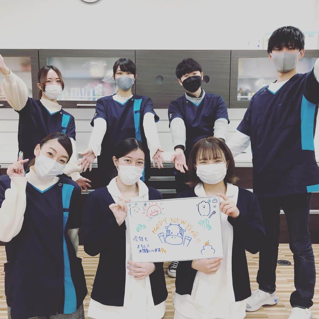 新東京歯科衛生士学校さんのインスタグラム写真 - (新東京歯科衛生士学校Instagram)「あけましておめでとうございます❗️ 学生スタッフのTです！ 今年もいろいろ大変ですが頑張りまし ょう❗️#技工士 #あけおめ #ことよろ」1月17日 15時57分 - dh_shintokyo
