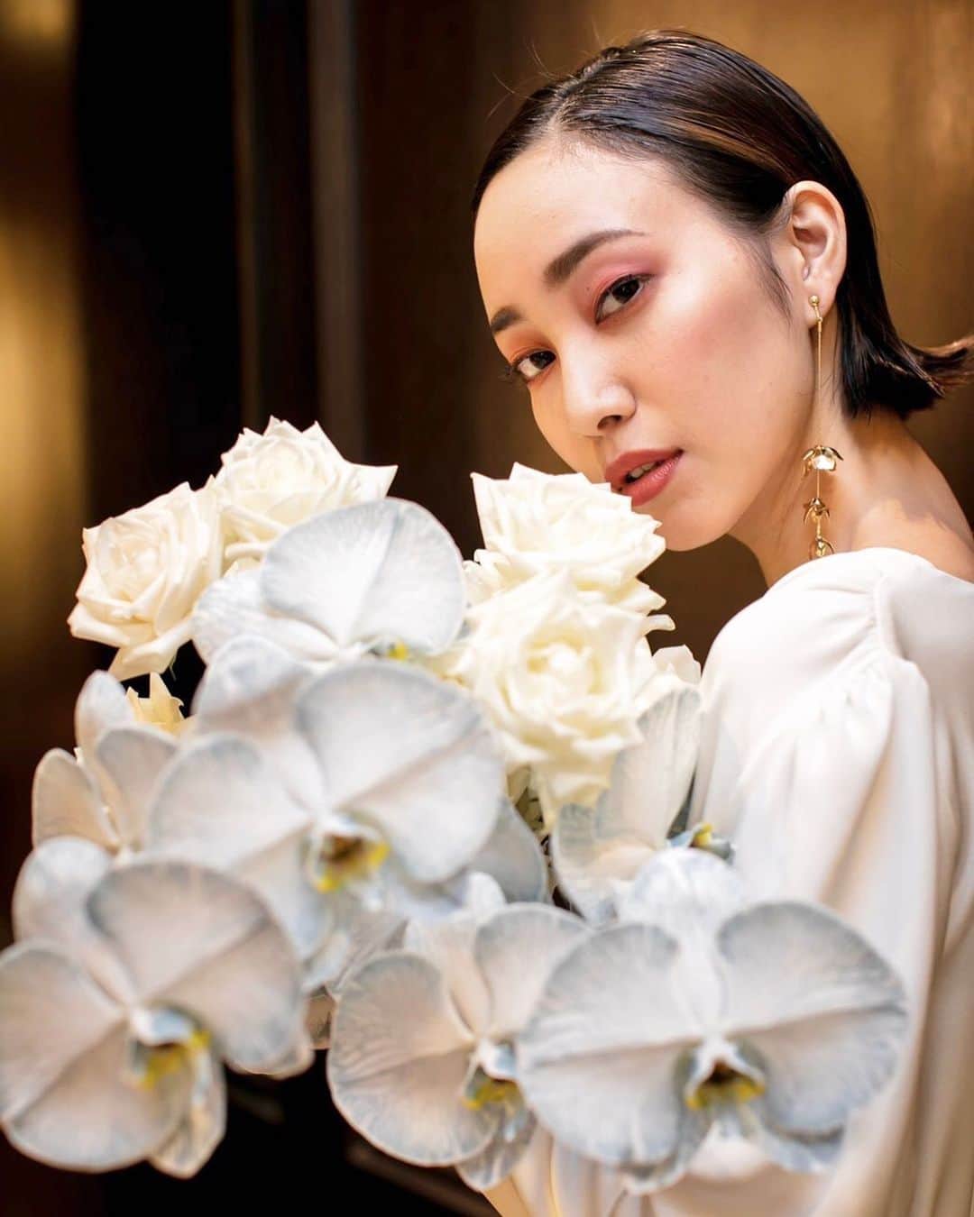 JUNOのインスタグラム：「日本初上陸ブランド﻿﻿ LENA MEDOYEFF (レナ・メドエフ)﻿﻿ ﻿ ﻿﻿ シンプル&クリーンなデザインは﻿ ファッションを愛する﻿ ウエディングの日も自然体でいたい花嫁様に﻿ ﻿ ありのままのご自身のスタイルを﻿ 表現するためにこそおすすめしたい1着です﻿ ﻿ ブーケは思い切りボリュームのあるものや﻿ 枝葉に動きのあるものなど﻿ 自由に心惹かれる花たちを携えてみてください。﻿ ﻿ ﻿ Dress “Fernanda”﻿ ﻿ ﻿ #lenamedoyeff﻿﻿ #viktorandrolfmariage﻿﻿ #inesdisanto﻿﻿﻿ #MARCHESA﻿﻿﻿ #antonioriva﻿﻿﻿ #naeemkhan﻿﻿﻿ #inmaculada﻿﻿﻿ #kennethpool﻿﻿﻿ #zacposen﻿﻿﻿ #juno﻿﻿﻿ #junowedding﻿﻿﻿ #wedding﻿﻿﻿ #weddingdress﻿﻿﻿ #ジュノ﻿﻿﻿ #ウエディング﻿﻿﻿ #ウェディング﻿﻿﻿ #ウエディングドレス﻿﻿﻿ #ウェディングドレス﻿﻿﻿ #ドレス﻿﻿﻿ #プレ花嫁﻿﻿﻿ #2021春婚﻿﻿﻿ #2021夏婚﻿﻿﻿ #2021秋婚﻿﻿﻿ #福岡花嫁﻿﻿﻿ #東京花嫁﻿﻿﻿ #九州花嫁﻿﻿﻿ #関東花嫁」