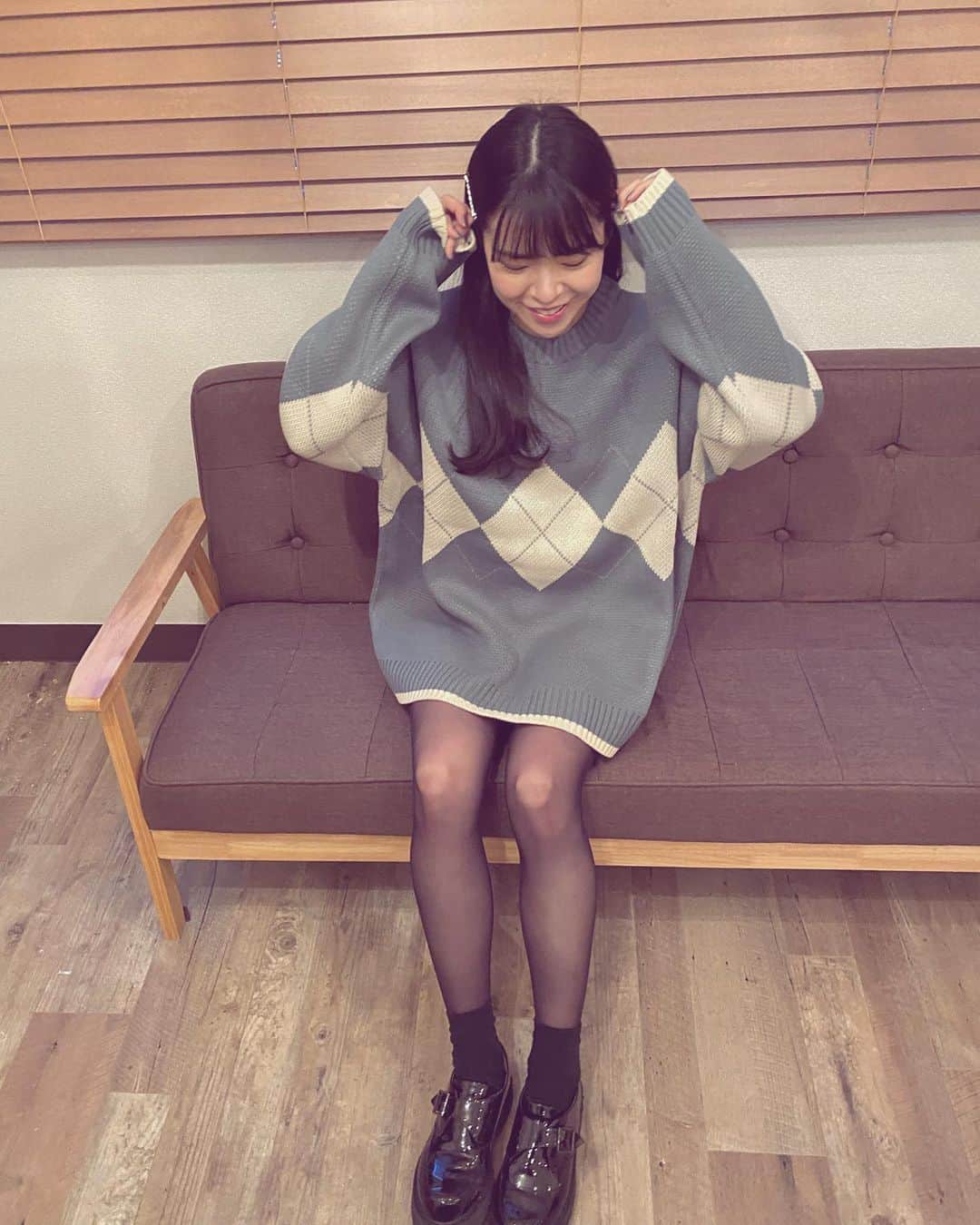 松崎博香のインスタグラム：「1/27に発売されるお洋服の新作です☺︎ メンズ商品だけども 女の子が着ても可愛いよ✌🏻  みんなは好きな人に どんな服装してもらいたい🥺？  #smileflower #instagood #instapic #instalike #ootd #ootdfashion #韓国ファッション #korea #koreanfashion #오오티디 #오오티디룩 #오오티디패션 #맞팔 #맞팔해요 #좋아요반사 #좋아요 #すまふら #ひぃちゃんねるらじお」