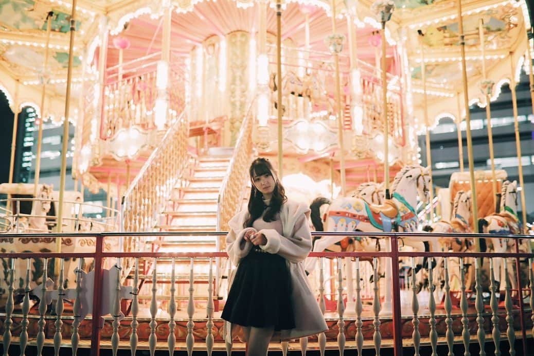 高木凜汐さんのインスタグラム写真 - (高木凜汐Instagram)「🎠🎪✨ . @sho__hayakawa  . メリーゴランドって綺麗だよね。 ディズニー行きたいなぁ。 みんなお休みは何してる？ りおは約ネバ読んでる～笑笑 . #ポートレート#portrait #夜景 #遊園地 #photography #過去pic」1月17日 16時10分 - rio_0126_