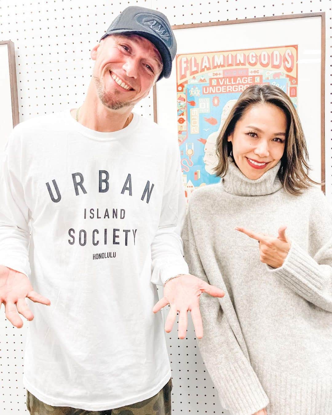 坂倉アコのインスタグラム：「FM COCOLO﻿ THE WEE HOURS RADIO😎❤️﻿ It will be aired tonight at ﻿ 24:00〜25:00!!!﻿ ﻿ DefTechの2人がMCを担当しているFM COCOLOの番組” WEE HOURS RADIO”のオンエアが今日深夜１２時にあります！シェンの回に、ゲスト出演させてもらったの🥳﻿ ﻿ いつもの感じで、ゆる〜く楽しく収録したのでぜひチェックしてもらいたいです💞﻿ そして今夜、聞いて欲しいけどw、聞き逃したとしても大丈夫😉radikoのタイムフリーで1週間、聞けるそうです👍﻿ ﻿ そして、あの瑛人さんの香水カバー、﻿ Shen版の”Kousui”もめちゃくちゃカッコいいので、皆さんYouTubeで、是非チェックしてね✨✨✨　﻿ ﻿ #deftech #デフテック #radio #radiko #fmcocolo #オンエア #ラジオ #聞いてね #kousui #香水」