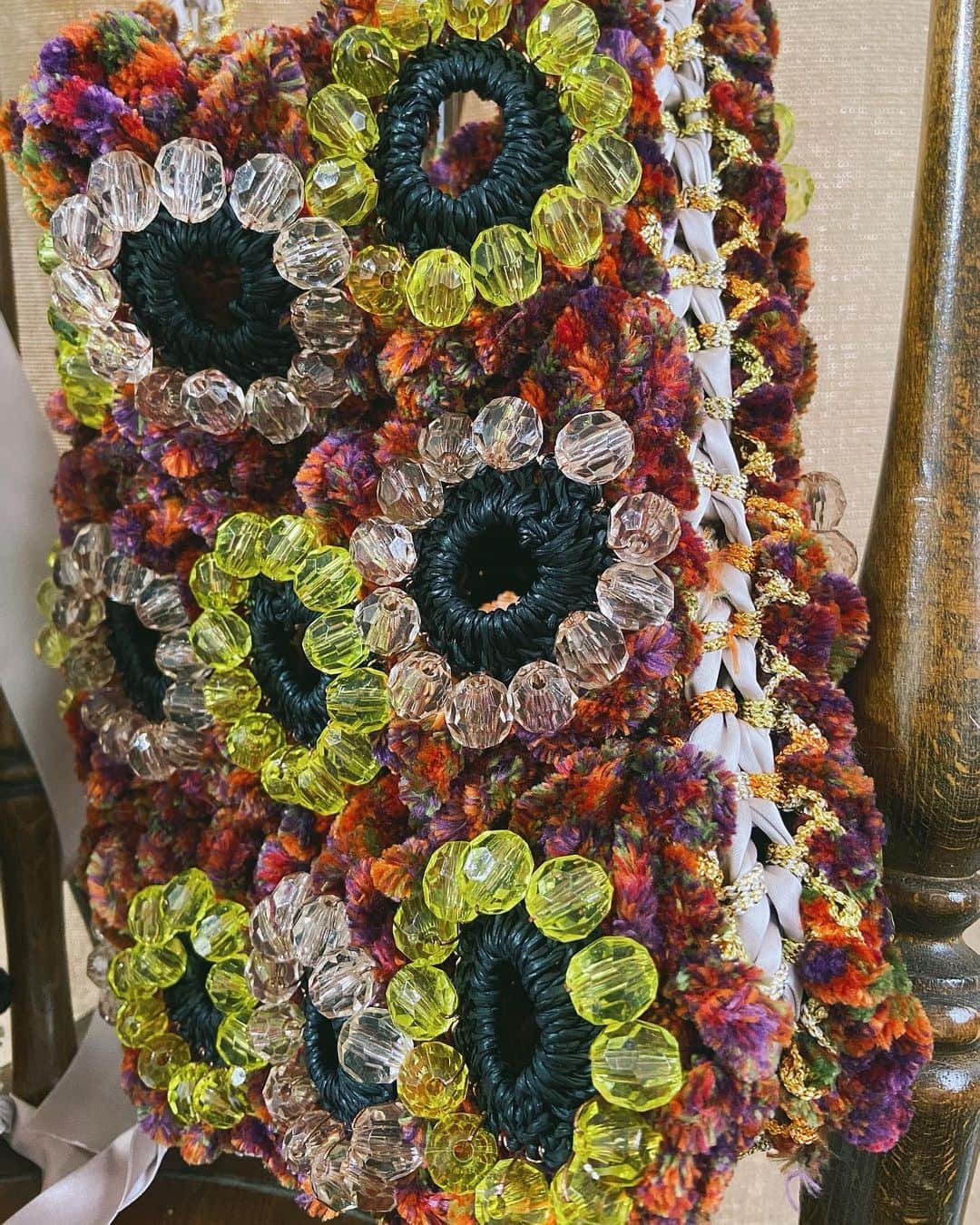 蓮沼千紘さんのインスタグラム写真 - (蓮沼千紘Instagram)「毛布にビーズが埋もれてるみたいなバッグで最高の仕上がりです。🧸💎 . . 中から物を取り出す時いちいちふわふわであたたかいです。💞 . . #aneddy #chihirohasunuma  #priere #kyoto #京都 #knit #knitwork #handwork #beadsbag」1月17日 16時24分 - knitchihiro
