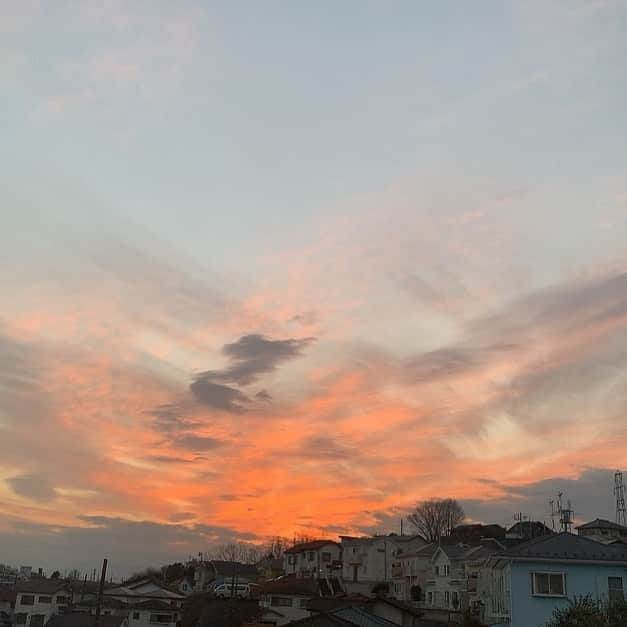 山之内すずさんのインスタグラム写真 - (山之内すずInstagram)「撮影場所からの夕焼けがすごく綺麗だったの☁」1月18日 1時49分 - suzu____chan
