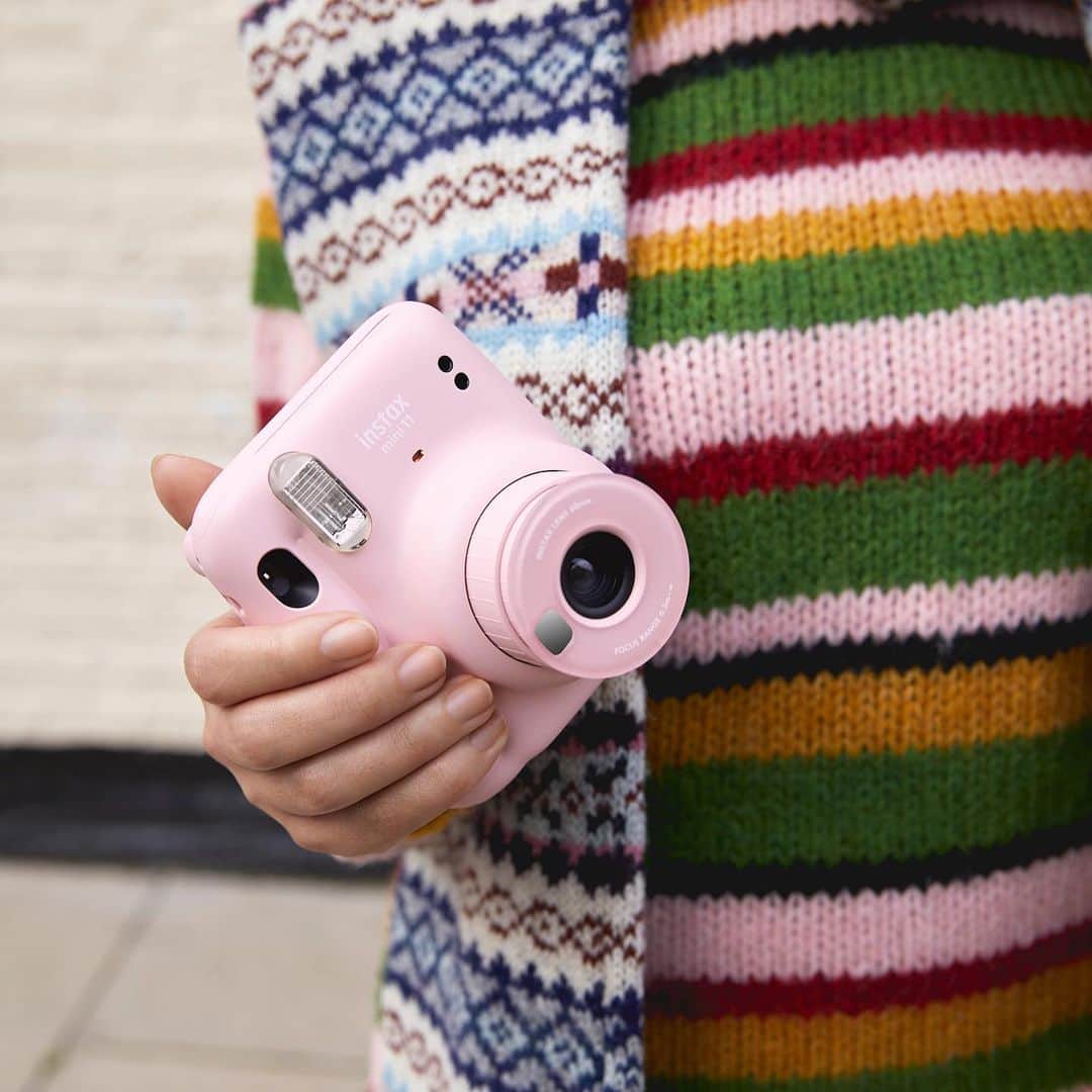 Fujifilm Instax North Americaさんのインスタグラム写真 - (Fujifilm Instax North AmericaInstagram)「The cold airs got nothin on us with our blush pink #mini11 💗🧣 How are you keeping warm? 👇🔥⁠⠀ .⁠⠀ .⁠⠀ .⁠⠀ #dontjusttakegive⁠⠀ #givekindness⁠⠀ #winterszn」1月18日 1時55分 - fujifilm_instax_northamerica