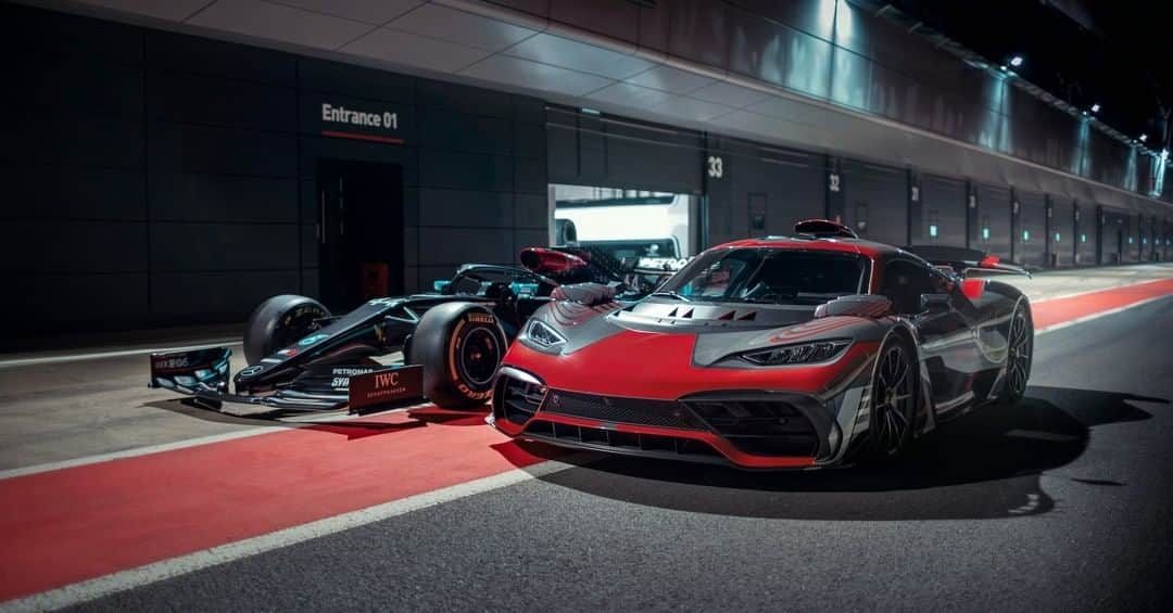 Mercedes AMGさんのインスタグラム写真 - (Mercedes AMGInstagram)「Together with @lewishamilton  we are bringing F1 hybrid technology to the streets – Mercedes-AMG Project ONE.  #amgprojectone #mercedesamg #lewishamilton #amg #projectone #mercedes #mercedesamgf1」1月18日 2時01分 - mercedesamg