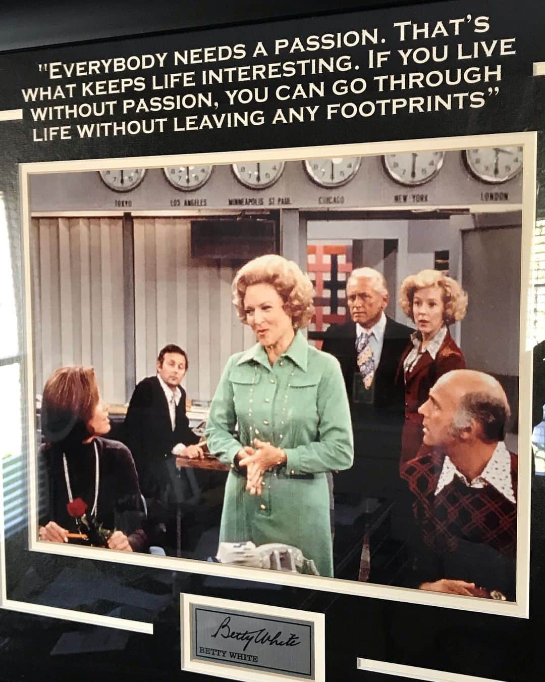 シャロン・ローレンスさんのインスタグラム写真 - (シャロン・ローレンスInstagram)「Happy 99th birthday to one of my favorite castmates, the fabulous #bettywhite #happybirthdaybettywhite」1月18日 2時21分 - sharonelawrence