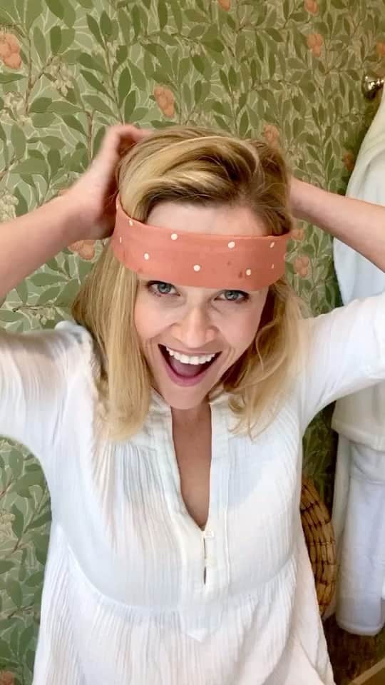 リース・ウィザースプーンのインスタグラム：「It's hard being an influencer....」
