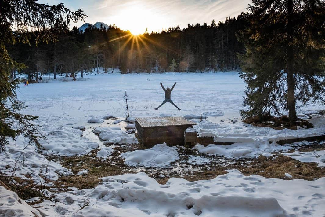 ユリア・フィシェルさんのインスタグラム写真 - (ユリア・フィシェルInstagram)「☀️❄️ extended lockdown will probably mean more of this ⬆️ on rest days. Good thing it's pretty beautiful here ☺️ my training continues nevertheless and I really hope the situation will allow a few more competitions this year. 🤞Hope you all still have some patience left. Better times will come. 💉🔜  Pictures by @katsart_photography 🥰」1月18日 2時37分 - julia_fiser