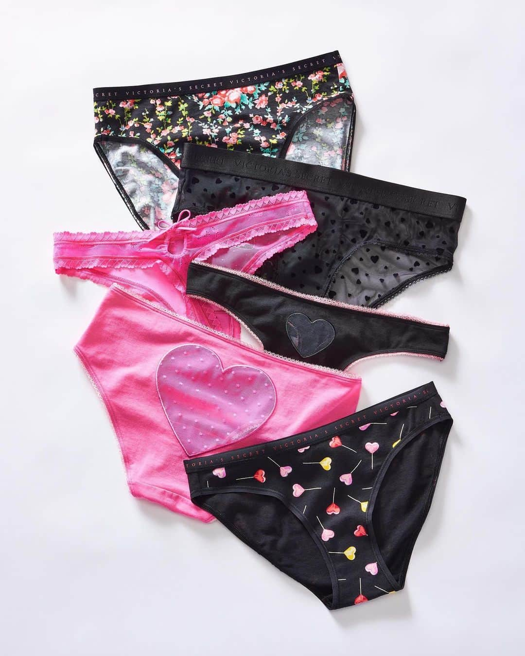 ヴィクトリアズ・シークレットさんのインスタグラム写真 - (ヴィクトリアズ・シークレットInstagram)「Be your own Valentine and treat yourself to our love-theme panties.」1月18日 2時44分 - victoriassecret