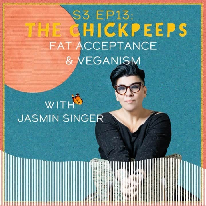 イヴァナ・リンチのインスタグラム：「I’ve been loving all the comments and conversations people have been having in the discord and over on @chickpeepspod about @jasminsingerauthor’s episode so I thought I would share it here too!  In this episode of The ChickPeeps, @jasminsingerauthor, @oh_momoko and I discuss Fat Acceptance, Sizeism and Body Positivity in the Vegan community. I think it bears repeating that veganism is a lifestyle choice based on compassion; it isn’t and has never been a ‘diet’, and this community comprises people of all shapes and sizes and health backgrounds, and it is made more effective and beautiful by all types of people being represented and celebrated.   Jasmin is someone who’s been such a strong and active activist for animal rights, while simultaneously honouring and honestly sharing her personal issues with food and her body image and I couldn’t love her more for it. Our relationship with food is such a personal thing, it’s hard not to talk about it when we talk about veganism...and yet we often expect ourselves to be invulnerable & outspoken activists without tending to our own issues or needs. The balance between one’s public calling and one’s personal demands is one I always struggle to manage, but personally I’ve found you do have to learn to manage both. To me, Jasmin is an amazing example of someone who has learned to accept where she’s at in her own body and how to honour the changes, whilst continuing to show up for the most vulnerable people and animals among us. Would strongly recommend you follow her and read her books! @jasminsingerauthor   Check out the full conversation at the link in my bio, and on Spotify, Stitcher, Apple Podcasts, etc. New episode every Wednesday!   #ChickPeepsPodcast #TheChickPeeps #VeganPodcast #JasminSinger #Veganism #FatAcceptance #FabulousVegan」