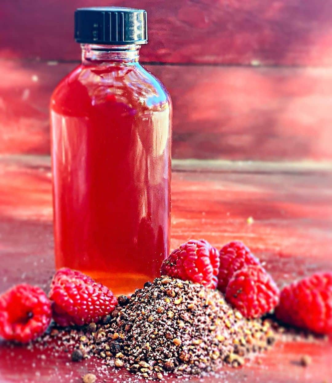 ケリスのインスタグラム：「New GOLD MINE VINEGAR BUNDLE AVAILABLE NOW!!!! Bountyandfull.com Raspberry infused red wine vinegar  Raspberry smoked cracked black pepper Coconut lime infused rice vinegar  Lime Fresca infused sea salt Ginger infused balsamic  Thai ginger infused salt  These pair amazing with our bounty oil bundles! Try now ! @bountyandfull it's a lifestyle」