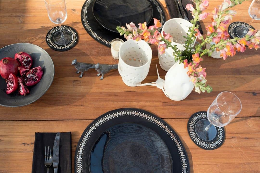 のインスタグラム：「Sunday, what a beautiful day to set the table and share time with loved ones.⁠ .⁠ .⁠ .⁠ .⁠ .⁠ #calleencordero #sundayloving #handcrafted #placemats」