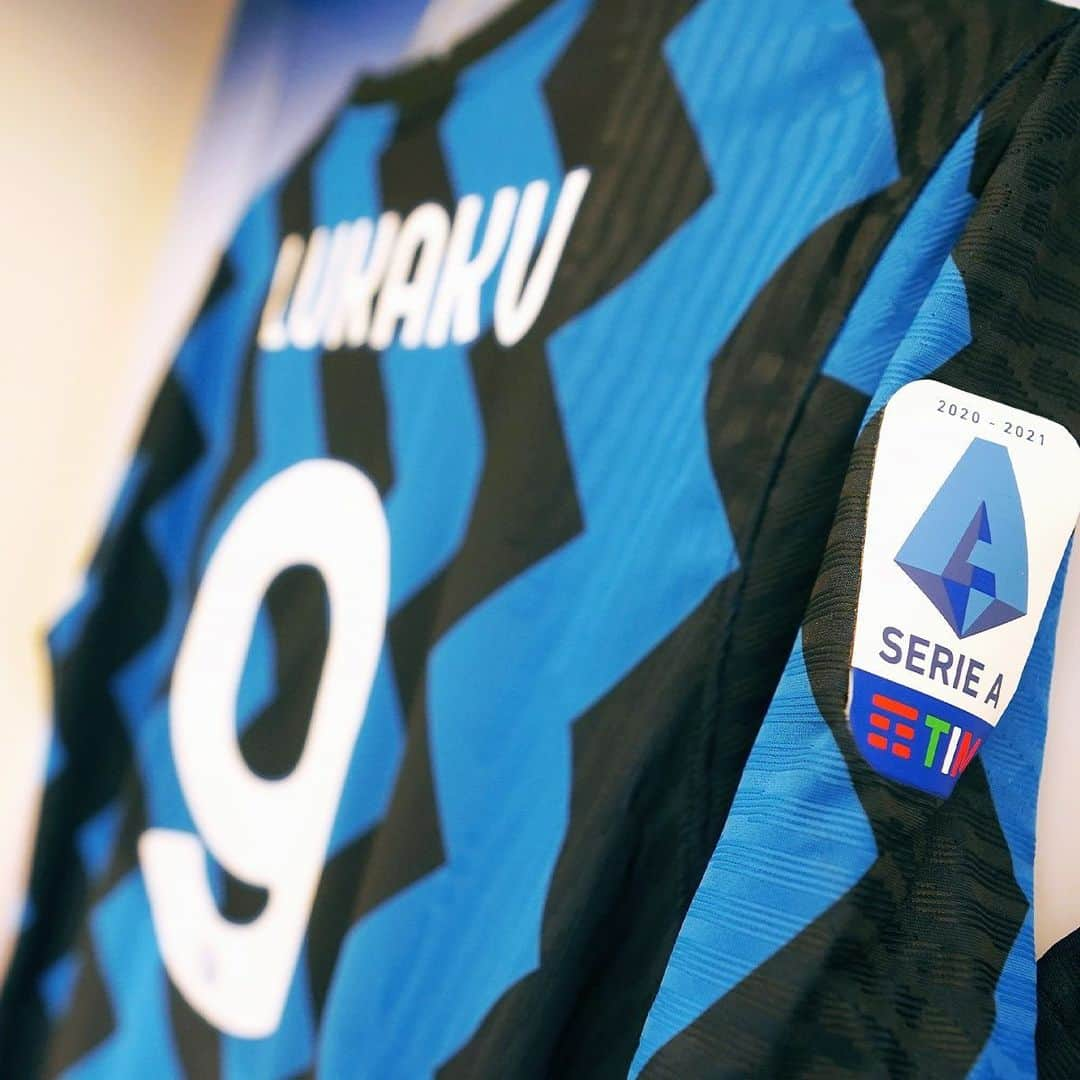 インテルナツィオナーレ・ミラノさんのインスタグラム写真 - (インテルナツィオナーレ・ミラノInstagram)「DRESSING ROOM ALL SET! 🏟⚫️🔵 Ready for #InterJuventus? Kick-off at San Siro coming up at 20:45 CET! From where will you be tuning in, #InterFans? #Inter #ForzaInter #SerieA #Football」1月18日 3時01分 - inter