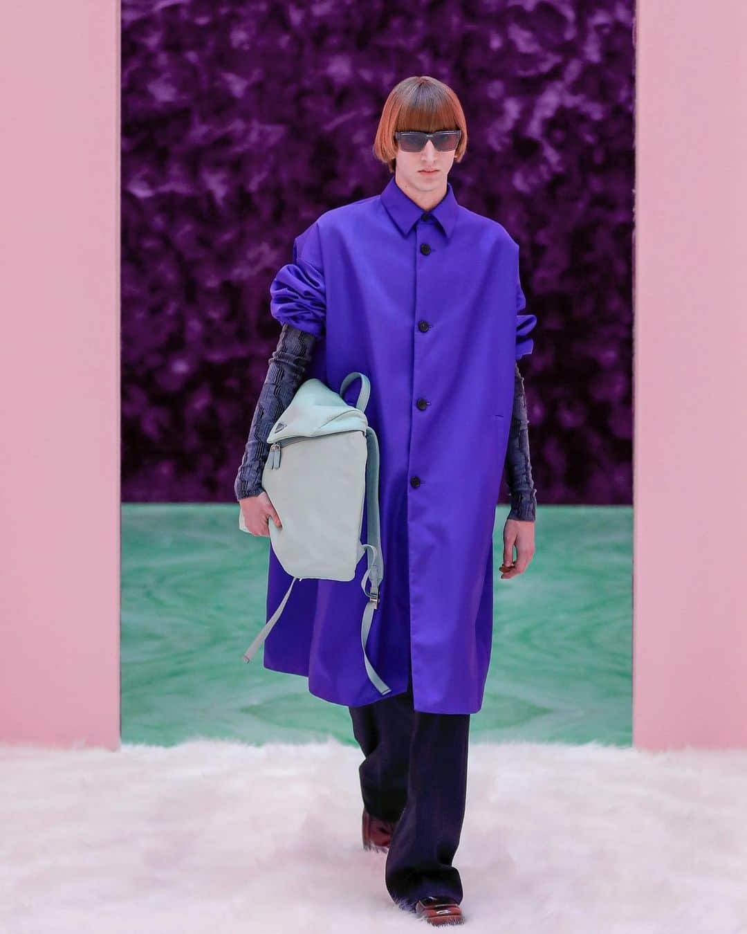 Vogue Italiaさんのインスタグラム写真 - (Vogue ItaliaInstagram)「Highlights of the third day of Digital Men’s Fashion Week as seen by @luomovogue.  #MiucciaPrada and @RafSimons revealed their first @Prada Menswear collection as co-creative directors of the brand. The #PradaFW21 show takes as its basis an intimate and personal wish for contact, our urge to exchange and relate. The foundation of all is the individual: the human body, and its freedom.  @Etro’s Menswear creative director #KeanEtro embraced an optimistic mood for his FW21 collection which kicks off a new chapter for #Etro. In the collection, established rules are broken to create a fresh, immediate and appealing vocabulary of iconic pieces to mix and match with a frisky approach.   @SUNNEI unveiled its next chapter of SUNNEI Canvas, a collection conceived as a never-ending videogame without any objective and @MSGM’s Creative Director @MassimoGiorgetti used the word “Vertigine” as the starting point of the show. At the end of the day, @KWay_official made its #MFW debut with a collection where #KWay’s iconic styles took centre stage, a unique collection designed by K-Way’s Research and Development department that pays homage to the brand’s founding values: classic, contemporary, technological, functional and colourful.   And as for the other days, #VogueTalents’s @SaraMaino_ selected the best four emergent designers to keep an eye on:  @bloke_ng @tokyojamess @dhruvkapoor and @mtlstudio_official. #alwaysupportalent   Swipe the gallery and enjoy L’Uomo Vogue’s recap of the day. #MFW」1月18日 3時03分 - vogueitalia