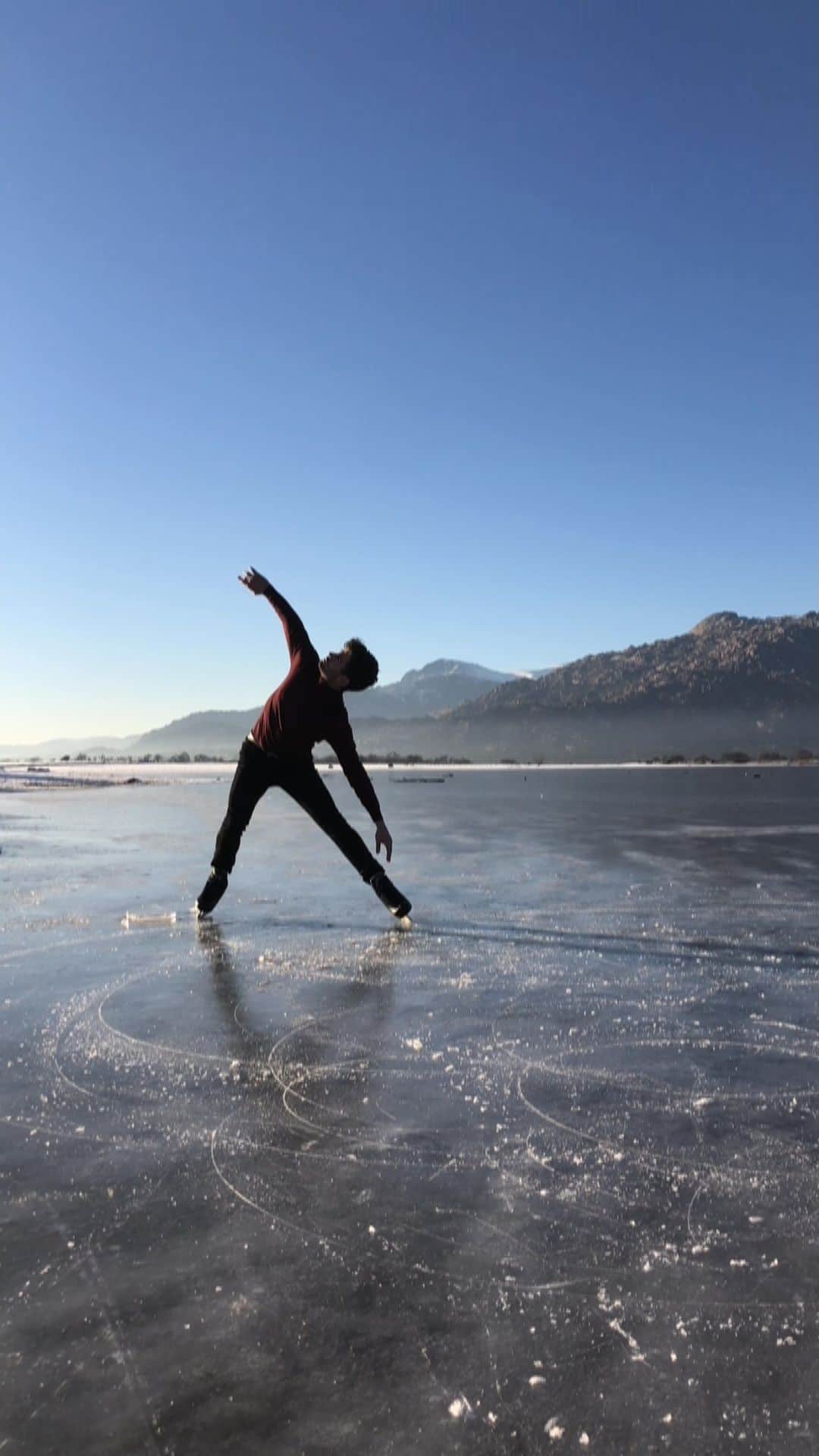 ハビエル・ラジャのインスタグラム：「⛸✨」