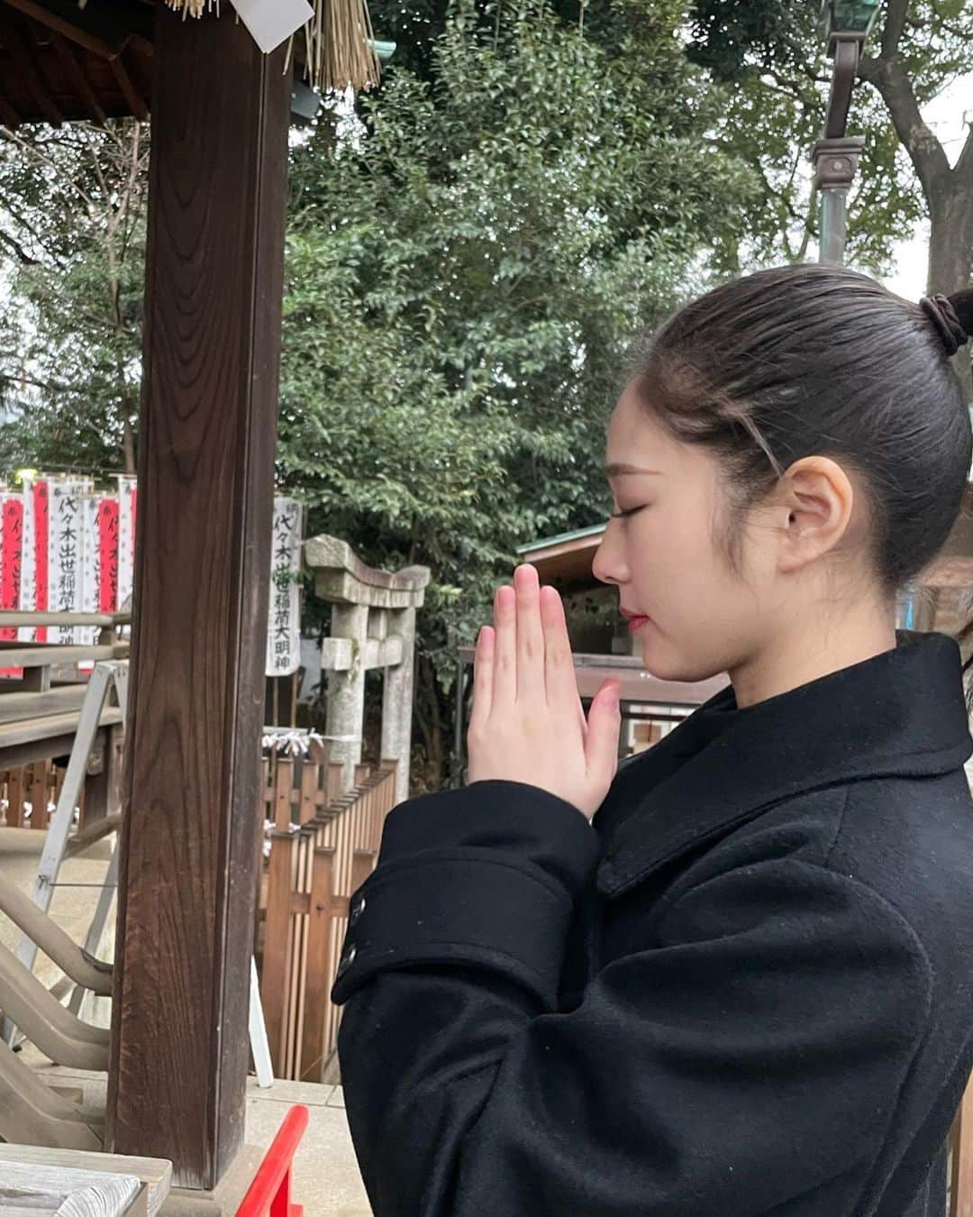 谷本安美さんのインスタグラム写真 - (谷本安美Instagram)「*﻿ 今年はコロナなので密を避けるために﻿ 遅めの初詣行ってきました！⛩﻿ ﻿ おみくじはね大吉だったよ〜✨✨﻿ 何吉でしたか？？？﻿ ﻿ ﻿ ﻿ ﻿ #東京 #代々木 #代々木八幡 #代々木八幡宮 #神社 #出世稲荷神社 #稲荷神社 #お参り #初詣 #新年 #謹賀新年 #パワースポット #おみくじ #大吉﻿ #カメラ #ミラーレス #ミラーレス一眼 #撮影 #写真 #photo #팔로우미 #followme #ハロプロ #つばきファクトリー #谷本安美﻿ ﻿」1月17日 18時20分 - ami_tanimoto.official