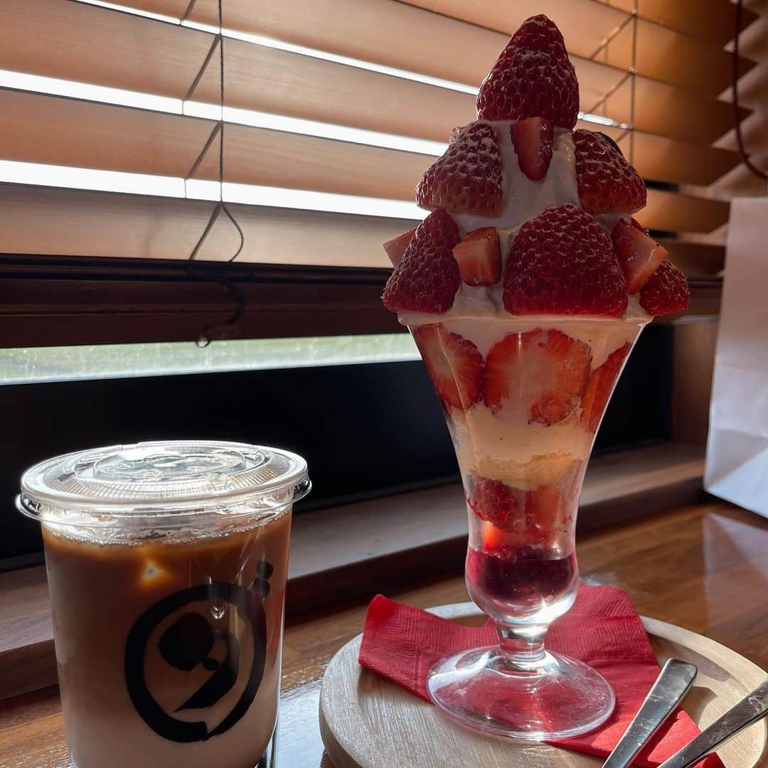 朋未のインスタグラム：「🍓  #愛知カフェ #岡崎カフェ #いちごスイーツ #いちごパフェ #ダカフェ」