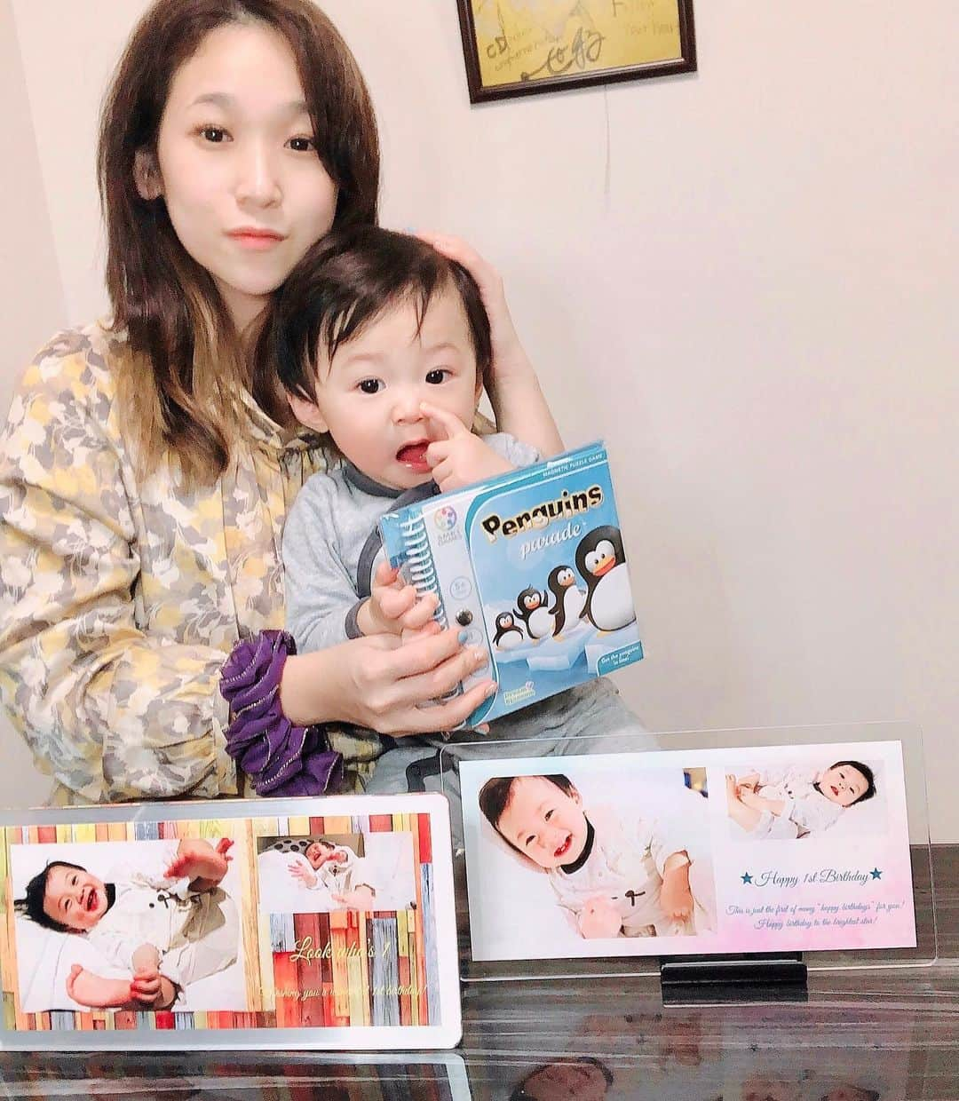 世手子さんのインスタグラム写真 - (世手子Instagram)「Do not put your finger in the nose🐽🤣 I made a follow plate to commemorate my son's one year old✨✨ He needs a lot of toys🤖🧸 @perfectphoto.torudake  #パーフェクトフォト 作りました(^_^*) #寿司太郎 の一歳を記念して（≧∇≦） #パーフェクトフォトプレート カッコいい(●´ω｀●) しっかりしてて飾りやすい(≧∀≦) 場所とらないかりいい✌︎('ω'✌︎ ) 成長が嬉しいねー( ´∀｀) てか鼻の穴に指を突っ込んだらあかん💦 #SMRTGAMES #ボードゲーム の外側を楽しんでいる(*´∇｀*) これからおもちゃもっと必要なのでもうちょい大きくなったら #パズル も楽しんでくれるかな(*´-`) #monipla #dreamblossom_fan  #asagakeで体験  @asagakecom」1月17日 18時28分 - rojide