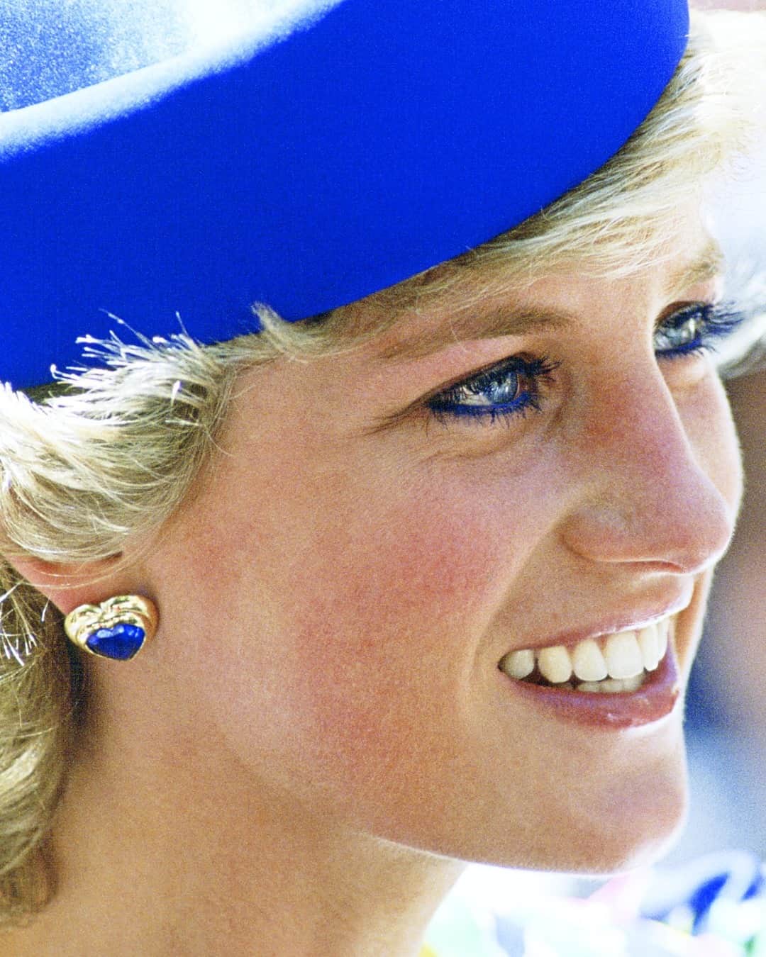 Vogue Australiaさんのインスタグラム写真 - (Vogue AustraliaInstagram)「From her signature blue eyeliner, to her copied-by-everyone-and-their-mother blonde crop, #PrincessDiana's beauty looks are still iconic to this day. At the link in bio, an ode to her 18 best-ever makeup moments (and the fascinating stories behind them).⁣ ⁣ 📷 Getty Images/Tim Graham.」1月17日 18時30分 - vogueaustralia